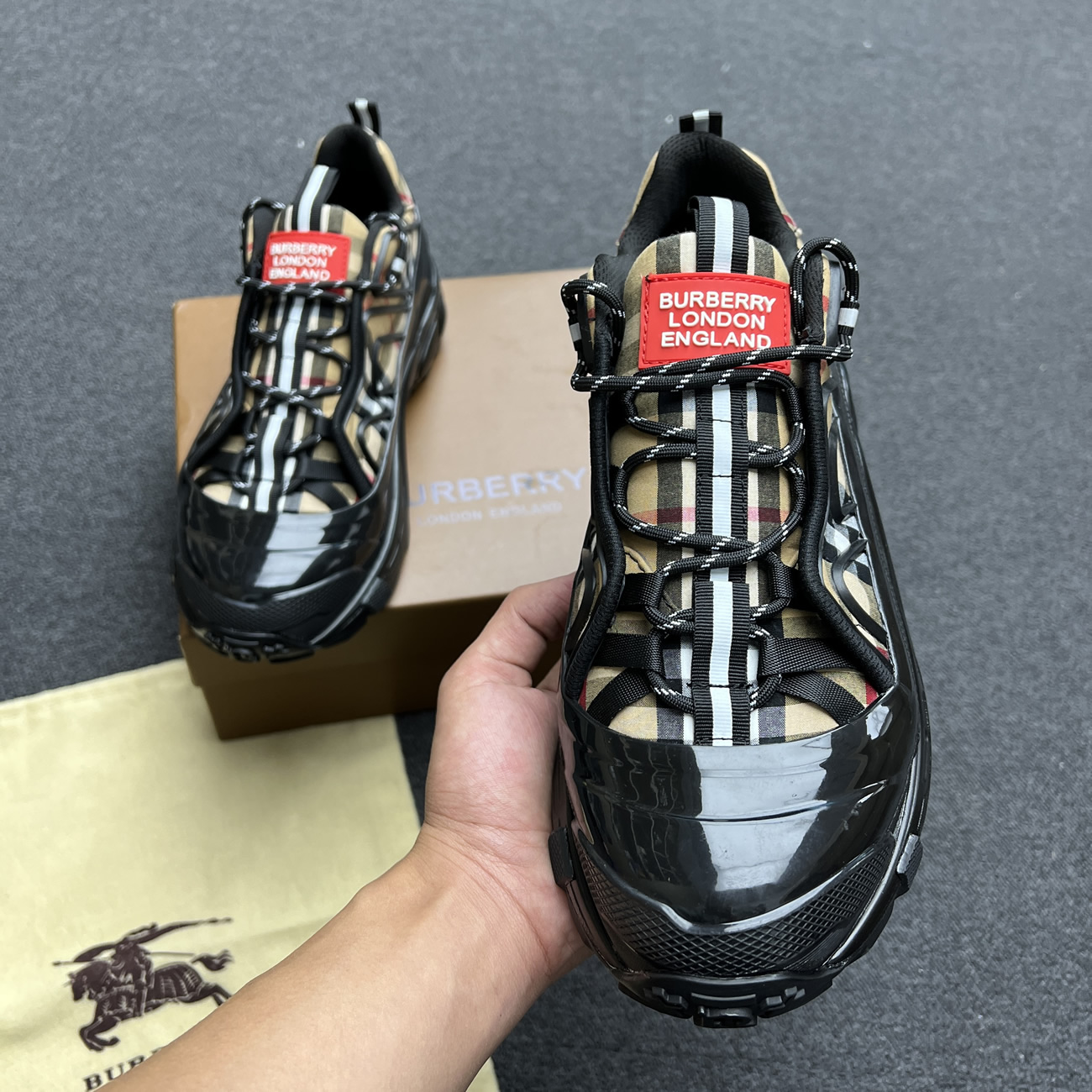 Burberry Vintage Check Cotton Arthur Black (6) - www.newkick.vip