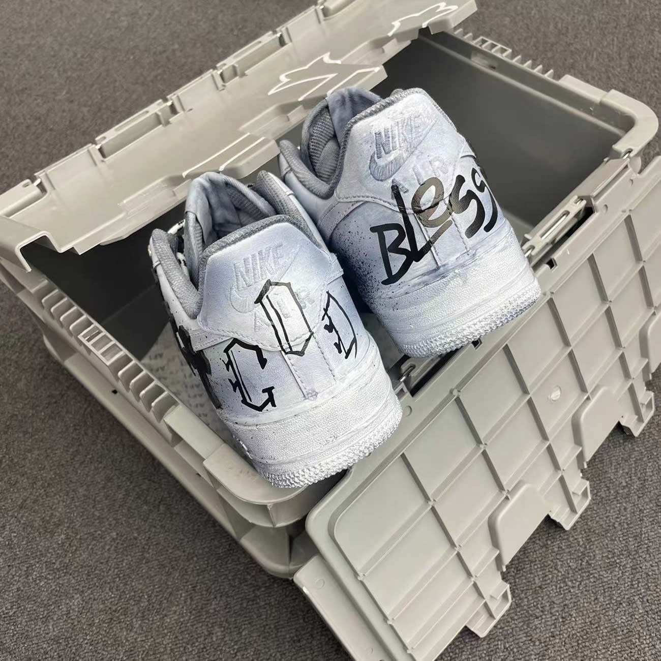 Custom Shoes Chrome X Nike Air Force 1 Dipped Reflective (10) - www.newkick.vip Custom Shoes Chrome X Nike Air Force 1 Dipped Reflective (10) - www.newkick.vip