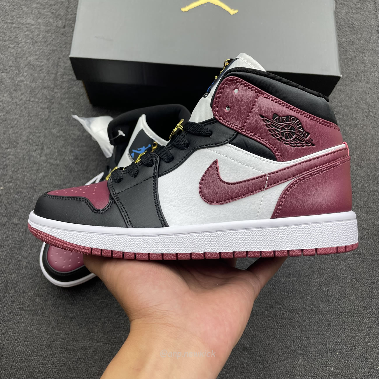 Air Jordan 1 Mid Se Black Dark Beetroot Womens Cz4385 016 (8) - www.newkick.vip Air Jordan 1 Mid Se Black Dark Beetroot Womens Cz4385 016 (8) - www.newkick.vip