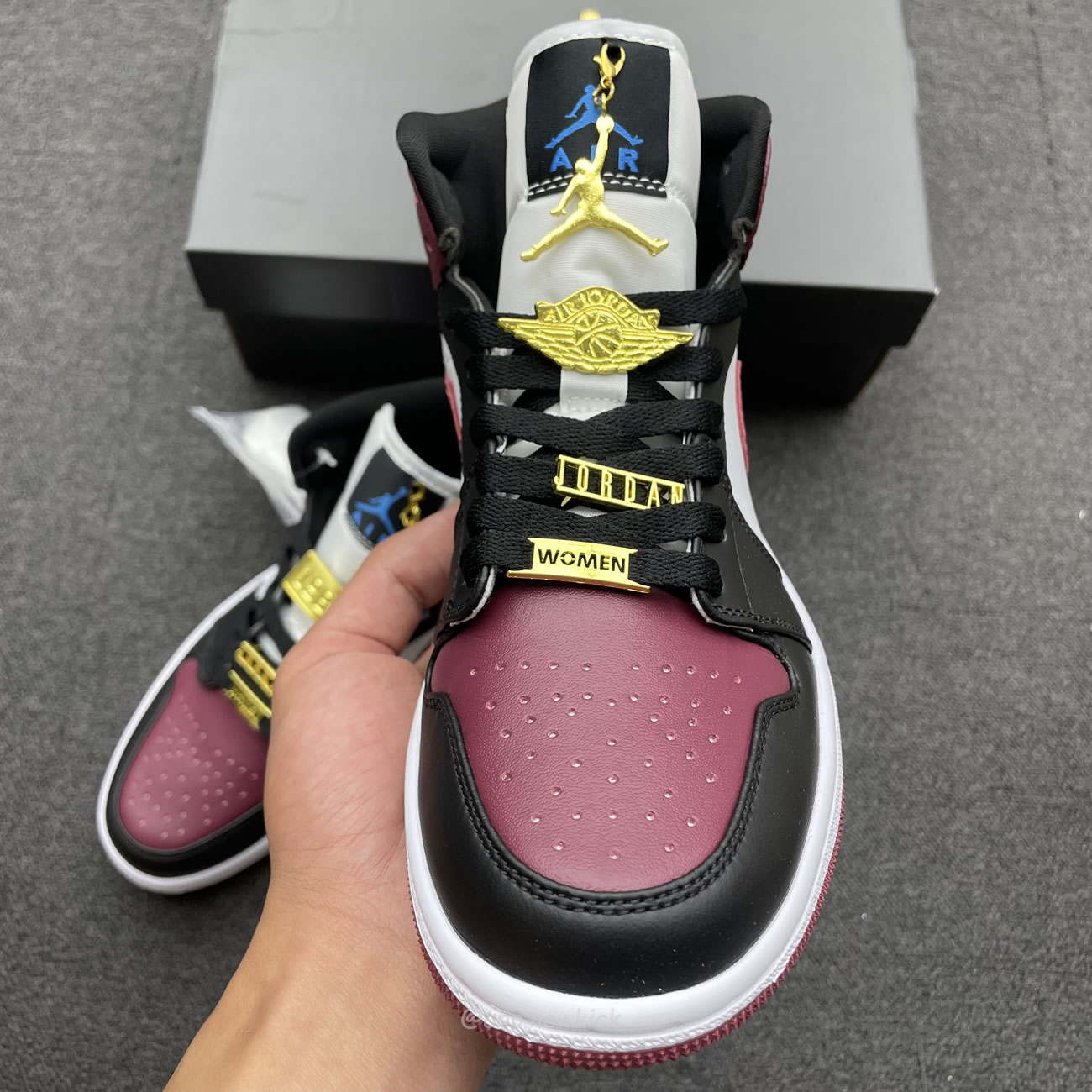 Air Jordan 1 Mid Se Black Dark Beetroot Womens Cz4385 016 (2) - www.newkick.vip