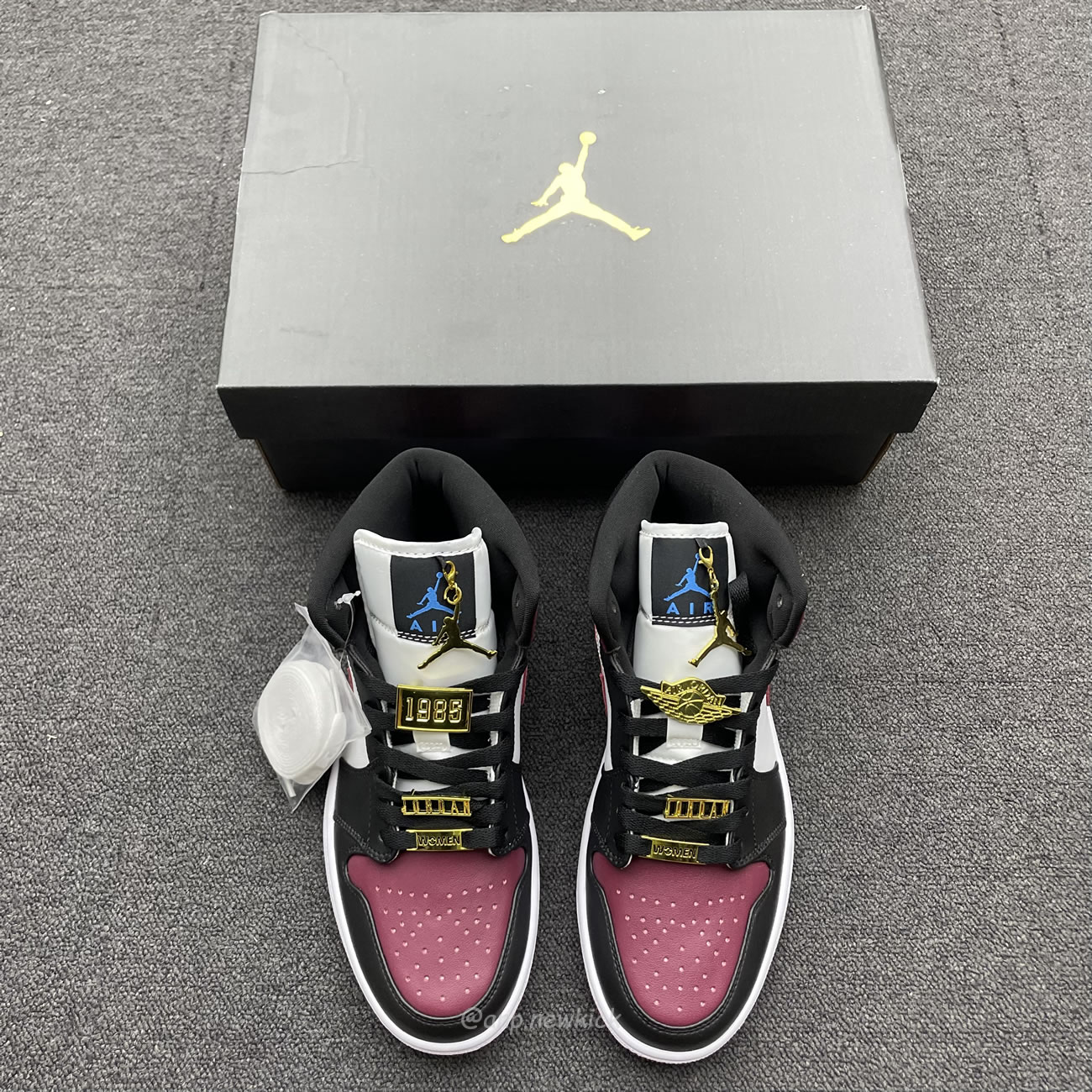 Air Jordan 1 Mid Se Black Dark Beetroot Womens Cz4385 016 (3) - www.newkick.vip