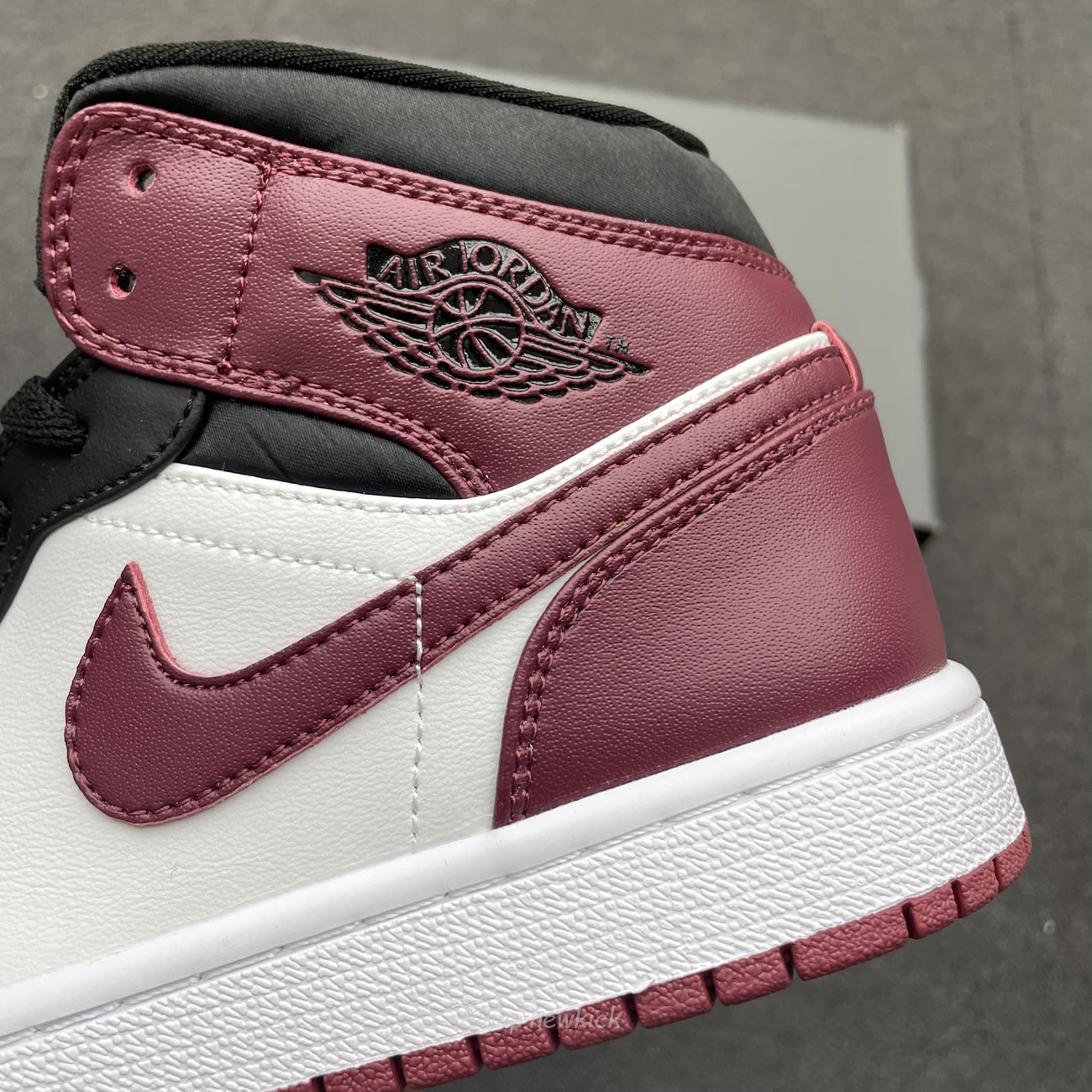 Air Jordan 1 Mid Se Black Dark Beetroot Womens Cz4385 016 (4) - www.newkick.vip
