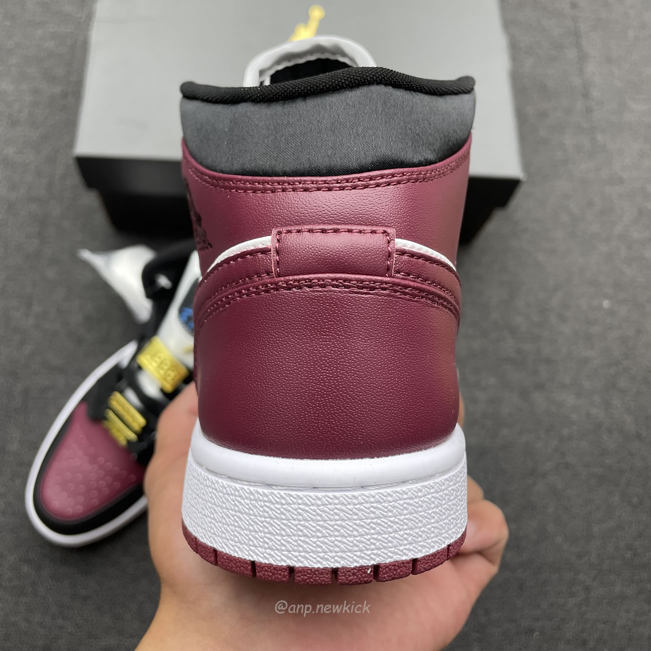 Air Jordan 1 Mid Se Black Dark Beetroot Womens Cz4385 016 (7) - www.newkick.vip