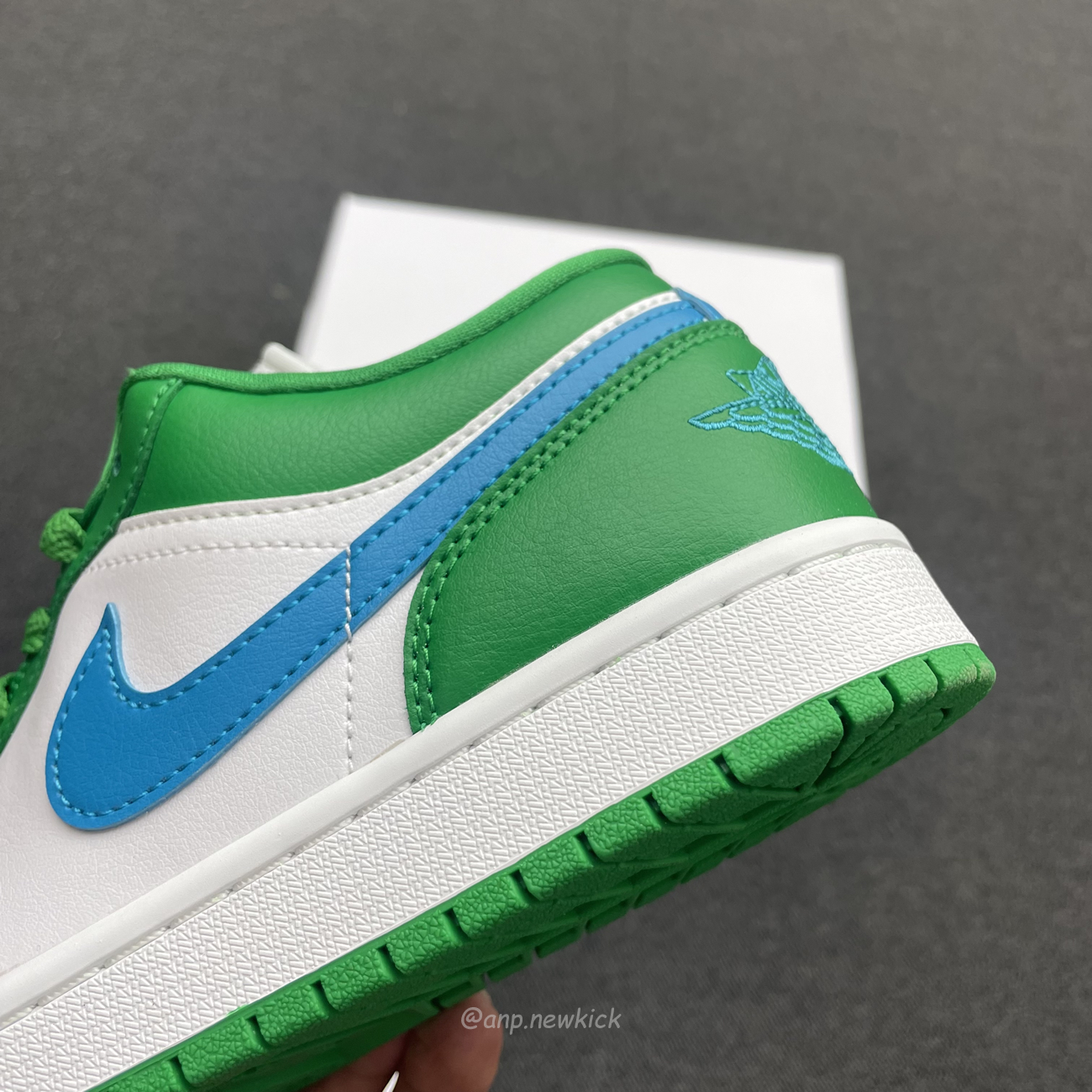 Air Jordan 1 Low Lucky Green Aquatone Dc0774 304 (8) - www.newkick.vip