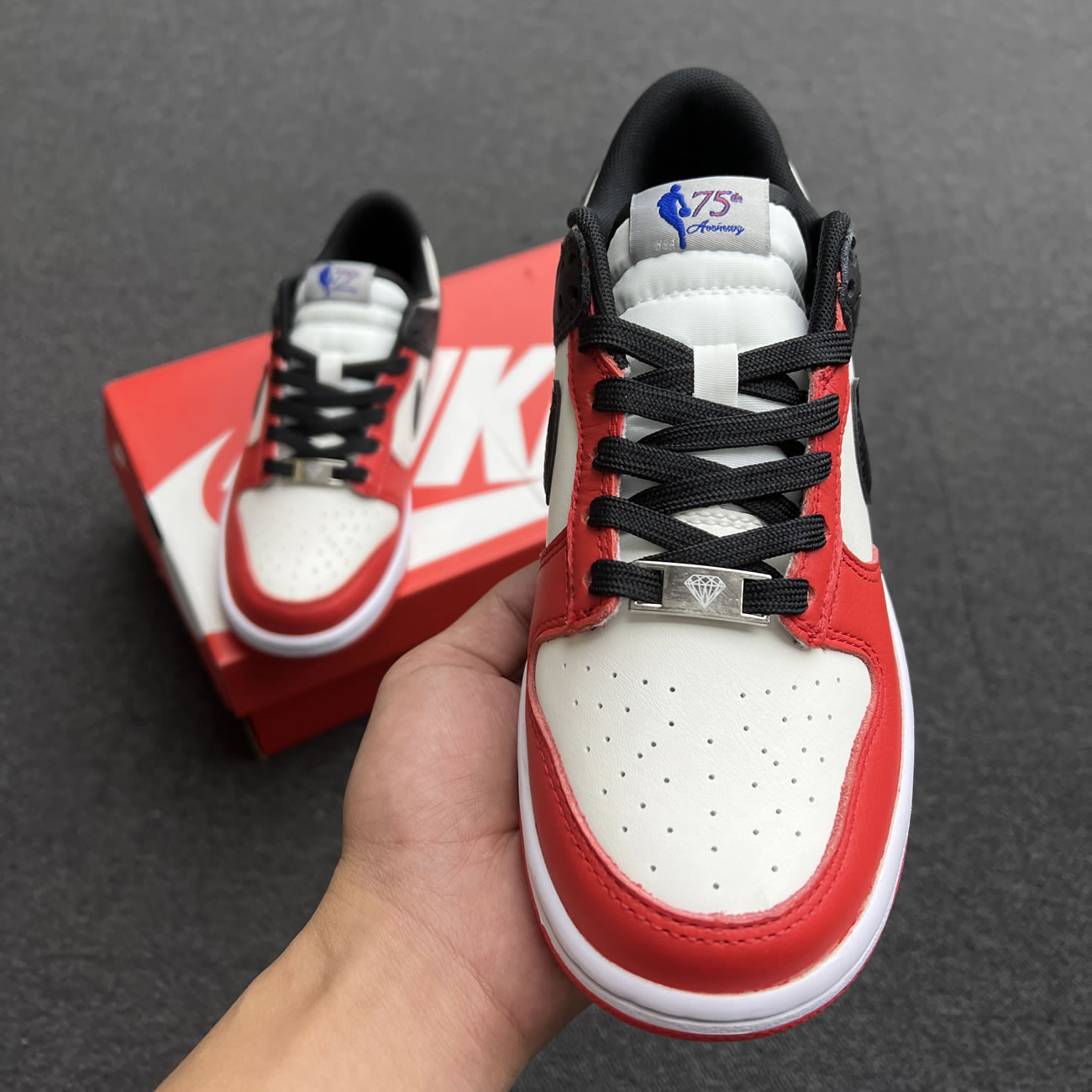 Nike Dunk Low Emb Nba 75th Anniversary Chicago Dd3363 100 (10) - www.newkick.vip