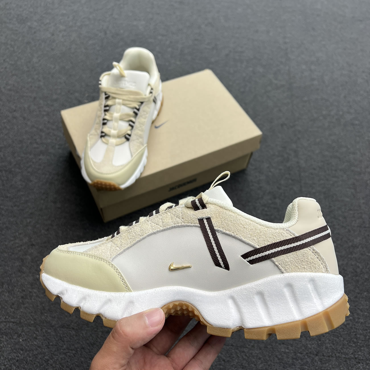 Nike Air Humara Lx Jacquemus Light Bone Gold W Dr0420 001 (9) - www.newkick.vip