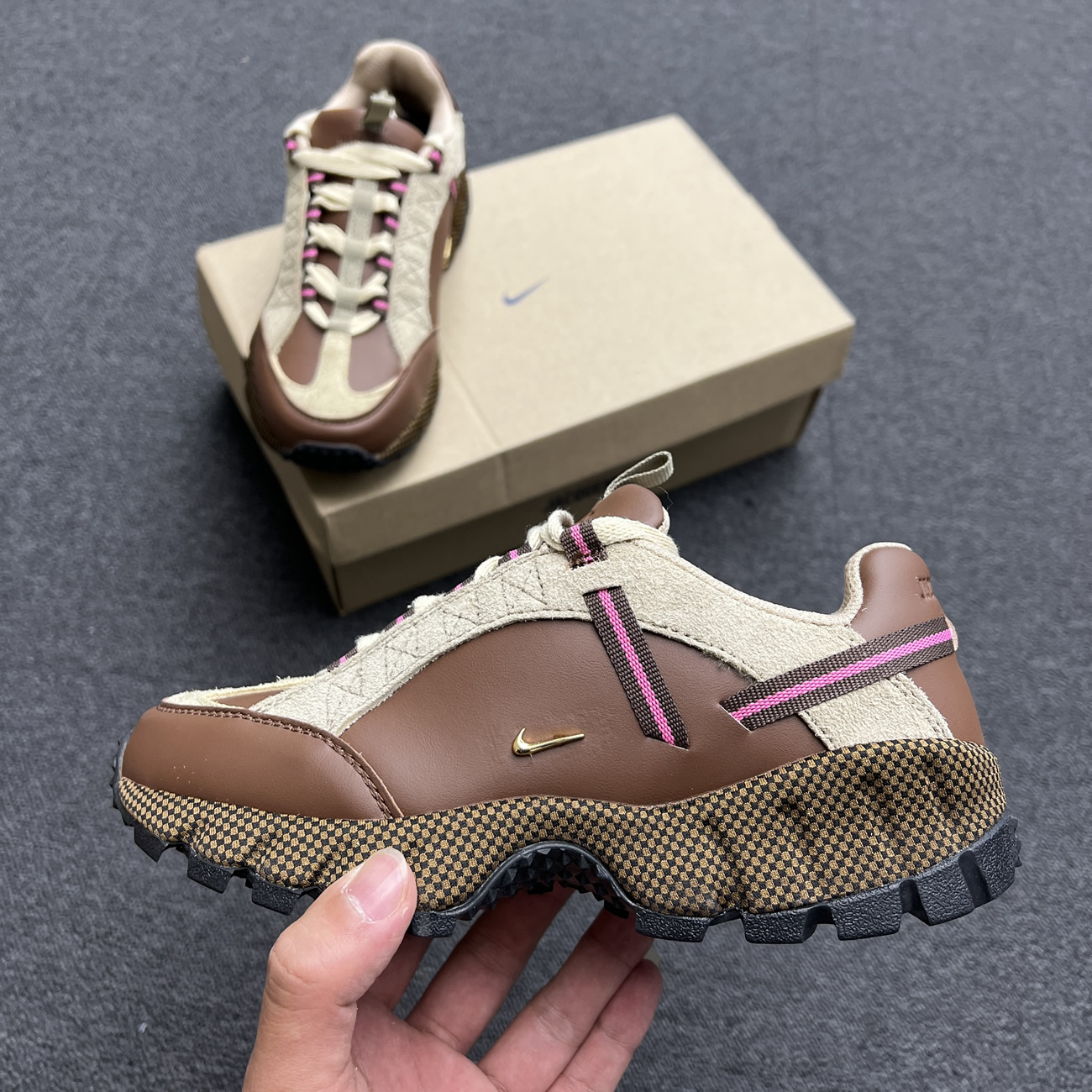 Nike Air Humara Lx Jacquemus Ale Brown Gold W Dr0420 200 (8) - www.newkick.vip