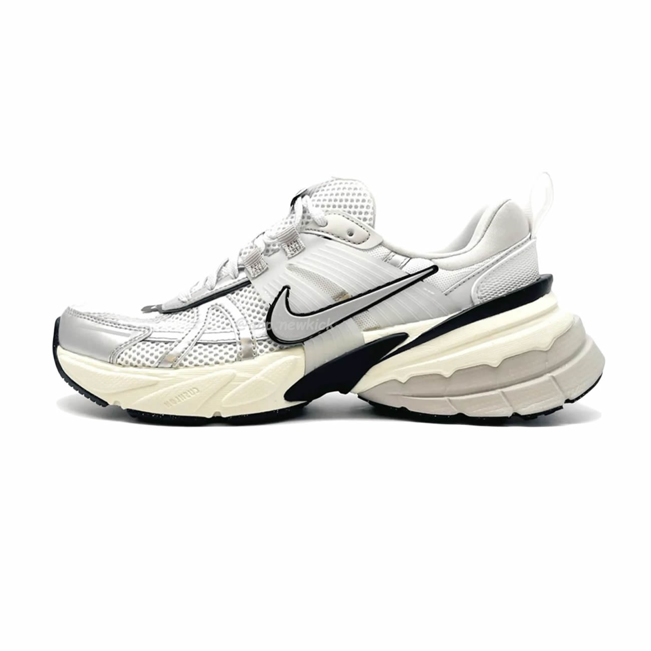 Nike V2k Run Summit White Metallic Silver Fd0736 100 (1) - www.newkick.vip Nike V2k Run Summit White Metallic Silver Fd0736 100 (1) - www.newkick.vip