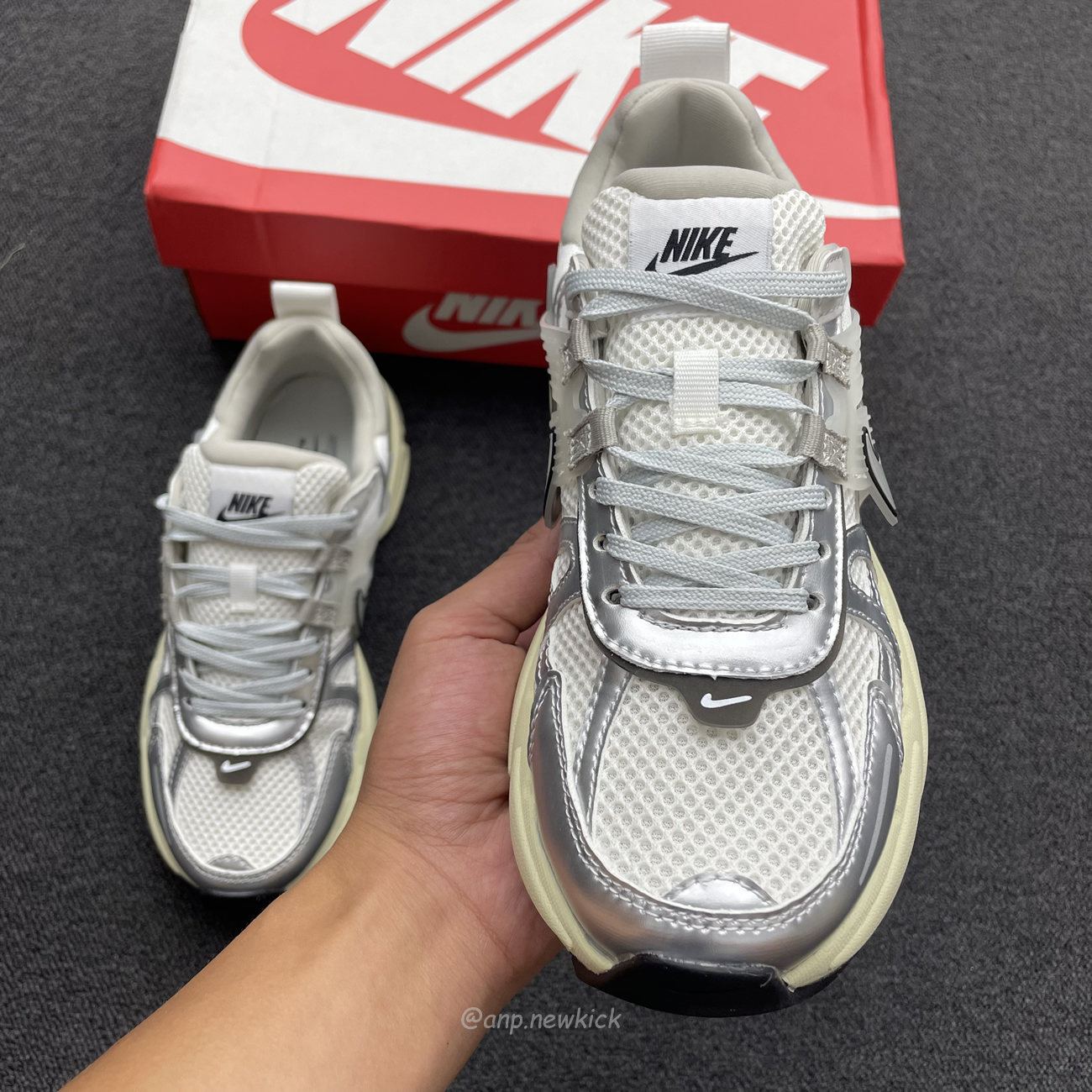 Nike V2k Run Summit White Metallic Silver Fd0736 100 (5) - www.newkick.vip