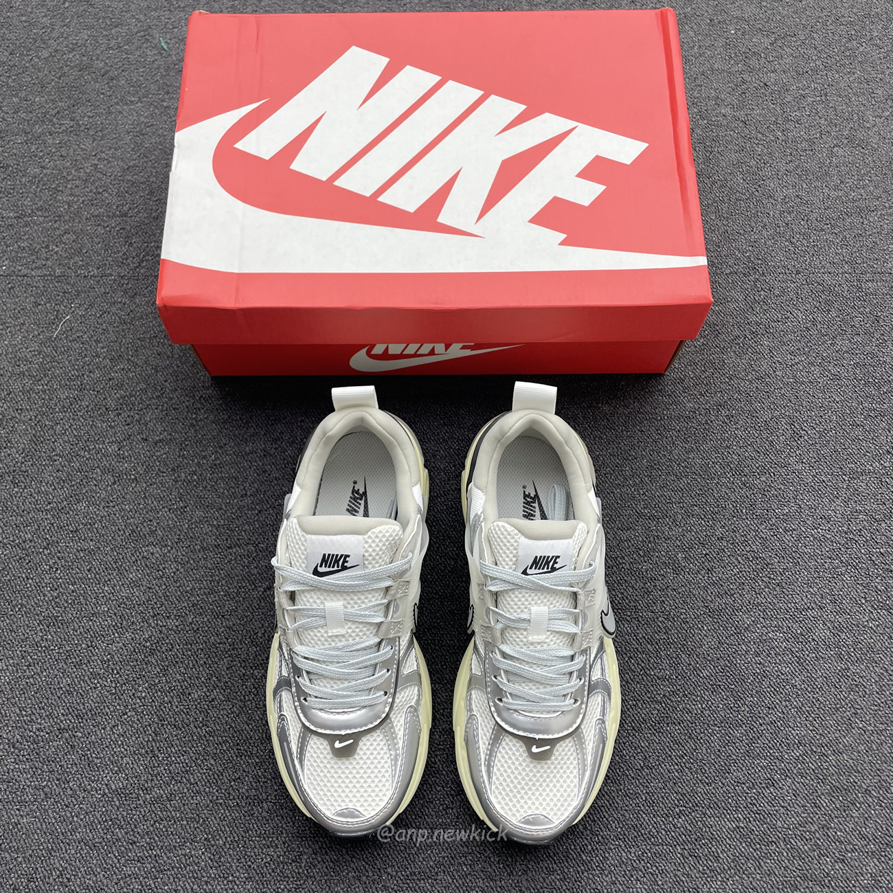 Nike V2k Run Summit White Metallic Silver Fd0736 100 (8) - www.newkick.vip