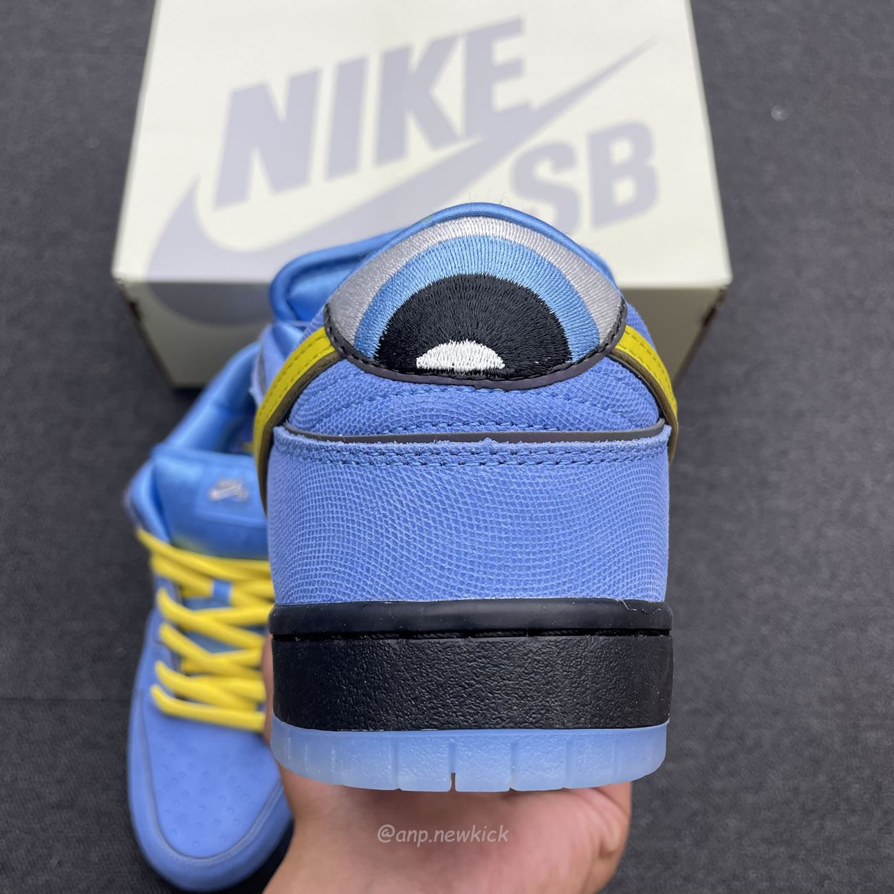 Nike Sb Dunk Low X The Powerpuff Girls On Feet Look At Bubbles Fz8320 400 (9) - www.newkick.vip Nike Sb Dunk Low X The Powerpuff Girls On Feet Look At Bubbles Fz8320 400 (9) - www.newkick.vip