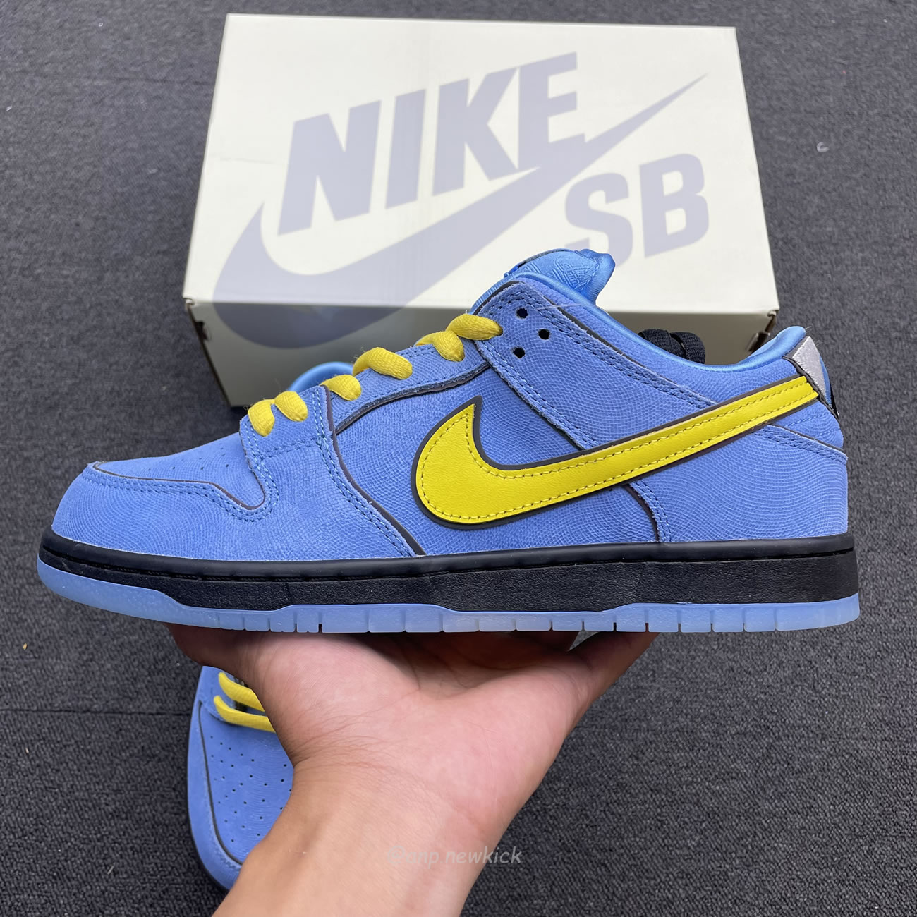 Nike Sb Dunk Low X The Powerpuff Girls On Feet Look At Bubbles Fz8320 400 (10) - www.newkick.vip