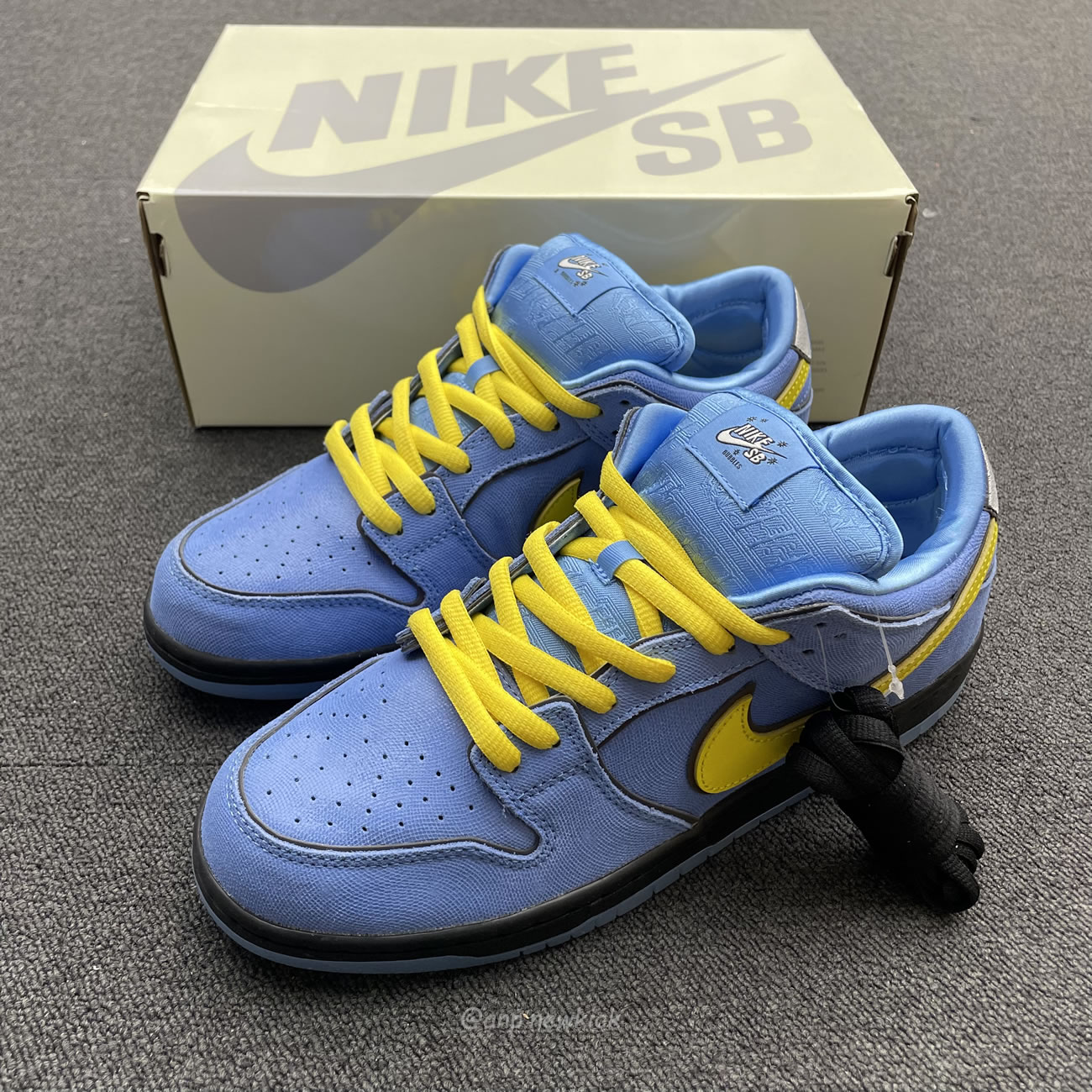 Nike Sb Dunk Low X The Powerpuff Girls On Feet Look At Bubbles Fz8320 400 (11) - www.newkick.vip