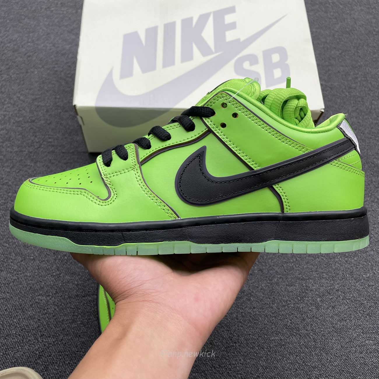 Nike Sb Dunk Low X The Powerpuff Girls On Feet Look At Bubbles Fz8320 400 (14) - www.newkick.vip
