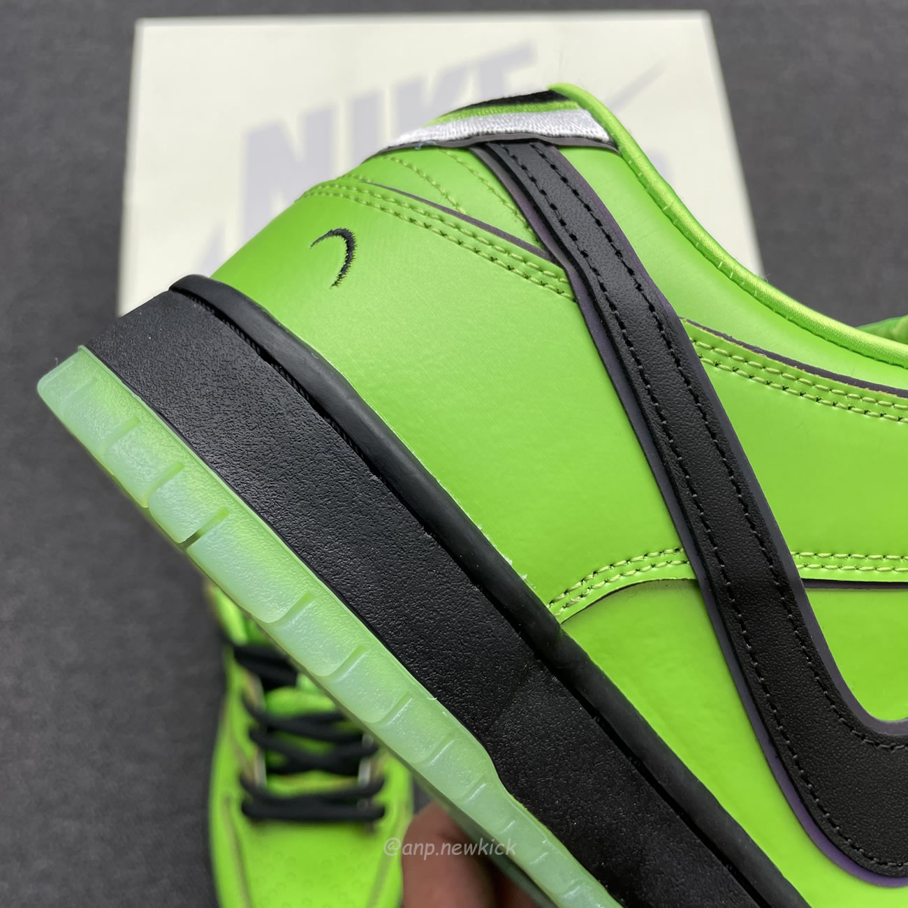 Nike Sb Dunk Low X The Powerpuff Girls On Feet Look At Bubbles Fz8320 400 (16) - www.newkick.vip