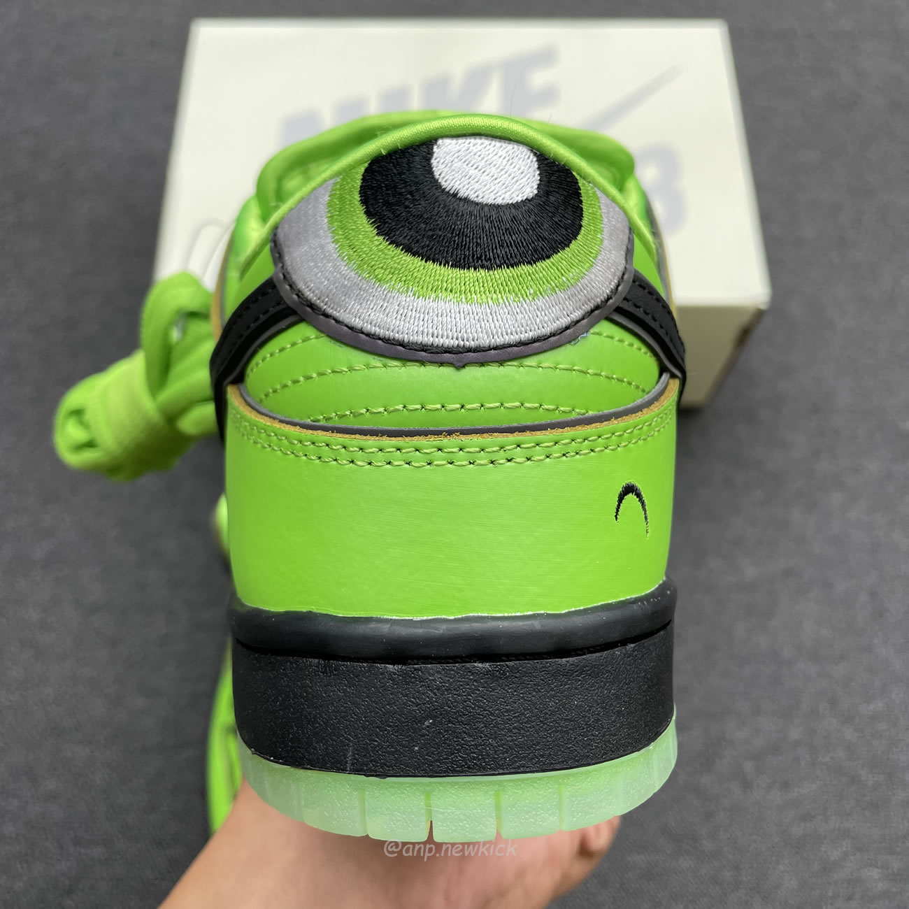 Nike Sb Dunk Low X The Powerpuff Girls On Feet Look At Bubbles Fz8320 400 (17) - www.newkick.vip