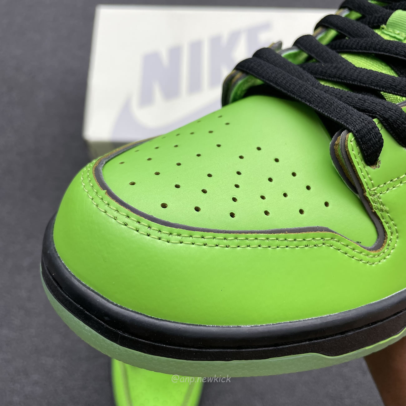 Nike Sb Dunk Low X The Powerpuff Girls On Feet Look At Bubbles Fz8320 400 (22) - www.newkick.vip