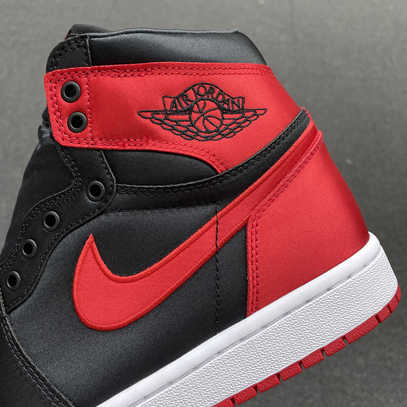 Air Jordan 1 Retro High Og Satin Bred Fd4810 061 (5) - www.newkick.vip Air Jordan 1 Retro High Og Satin Bred Fd4810 061 (5) - www.newkick.vip