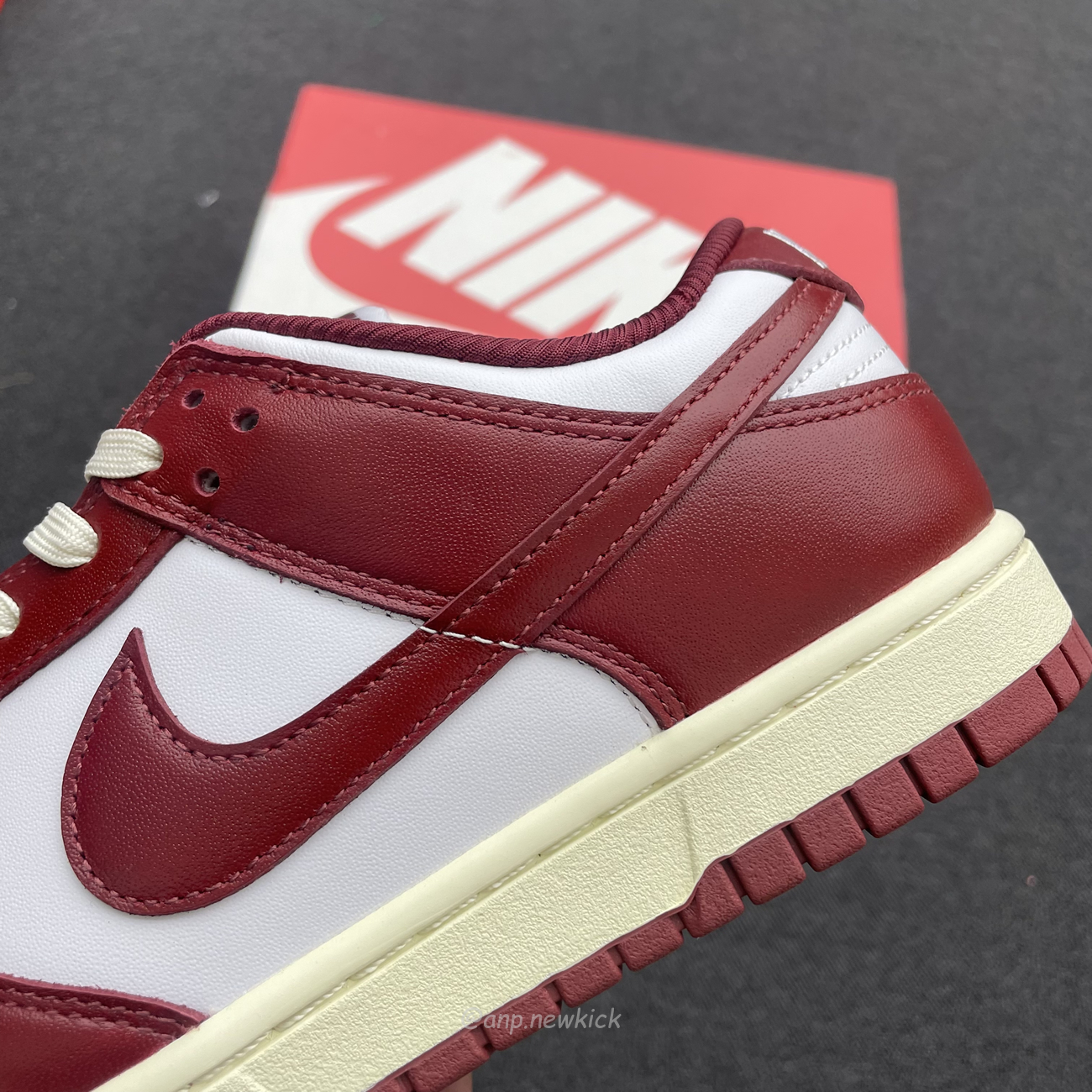 Nike Dunk Low Prm Vintage Team Red Fj4555 100 (3) - www.newkick.vip Nike Dunk Low Prm Vintage Team Red Fj4555 100 (3) - www.newkick.vip