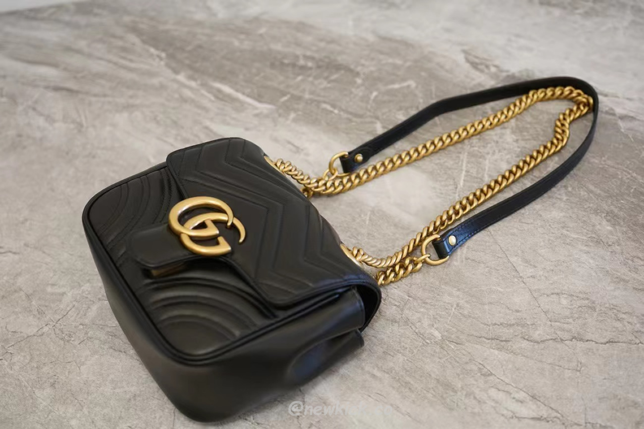 Gucci Gg Marmont Mini Shoulder Bag Matelasse Chevron Black (12) - www.newkick.vip