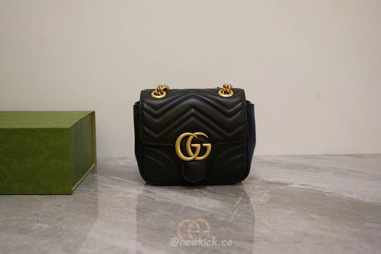 Gucci Gg Marmont Mini Shoulder Bag Matelasse Chevron Black (9) - www.newkick.vip