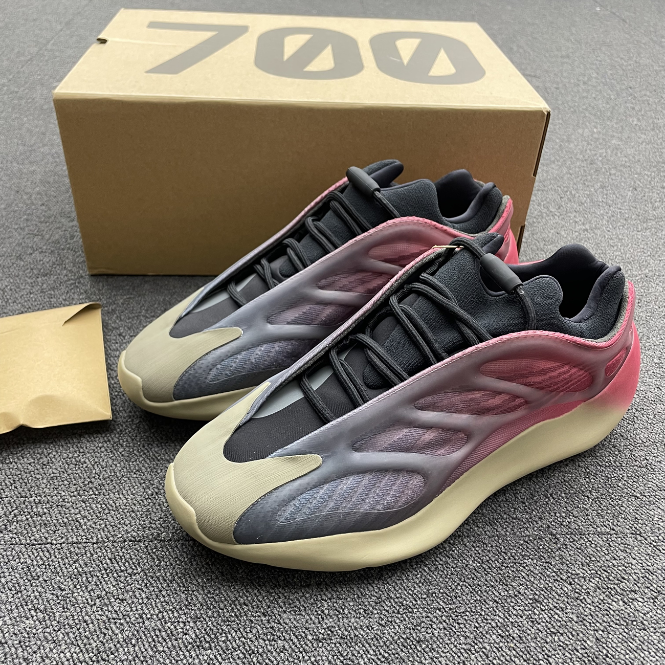 Adidas Yeezy 700 V3 Fade Carbon Gw1814 (7) - www.newkick.vip Adidas Yeezy 700 V3 Fade Carbon Gw1814 (7) - www.newkick.vip