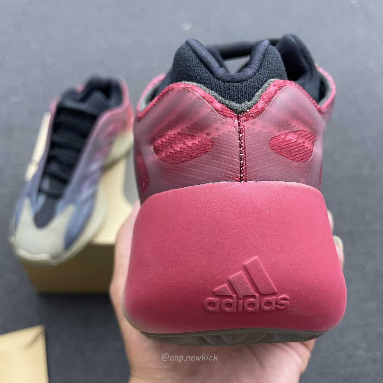 Adidas Yeezy 700 V3 Fade Carbon Gw1814 (8) - www.newkick.vip Adidas Yeezy 700 V3 Fade Carbon Gw1814 (8) - www.newkick.vip