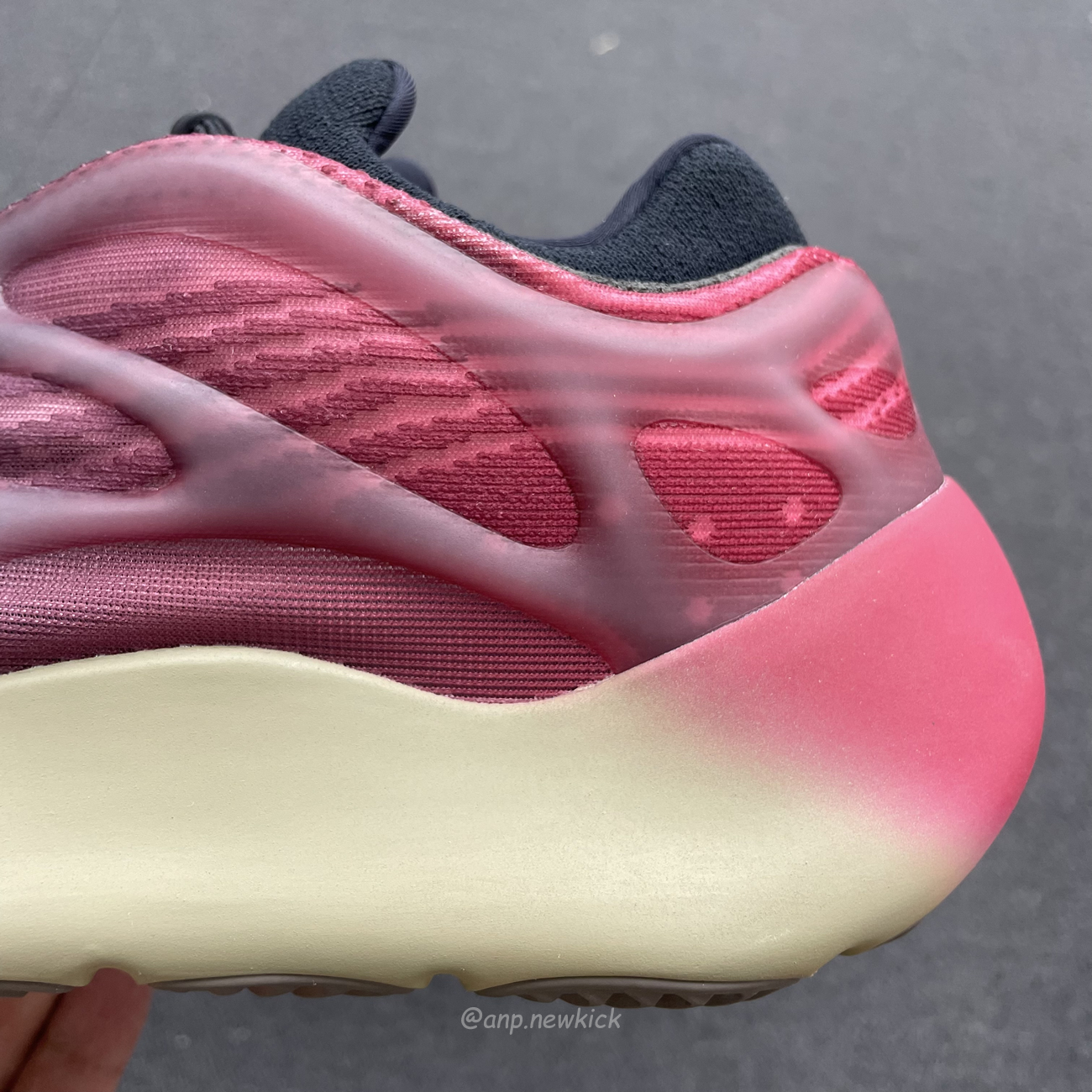 Adidas Yeezy 700 V3 Fade Carbon Gw1814 (2) - www.newkick.vip