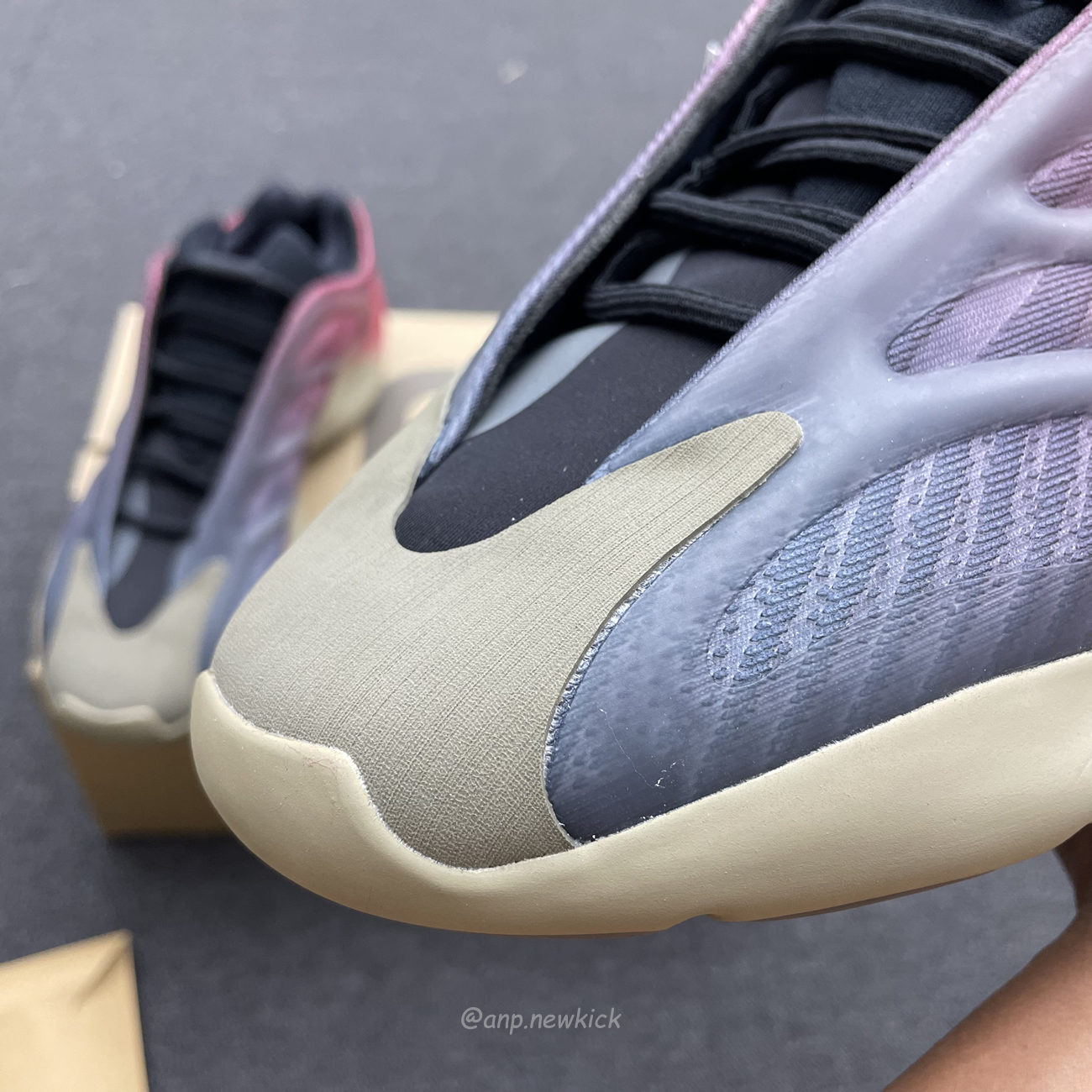 Adidas Yeezy 700 V3 Fade Carbon Gw1814 (4) - www.newkick.vip