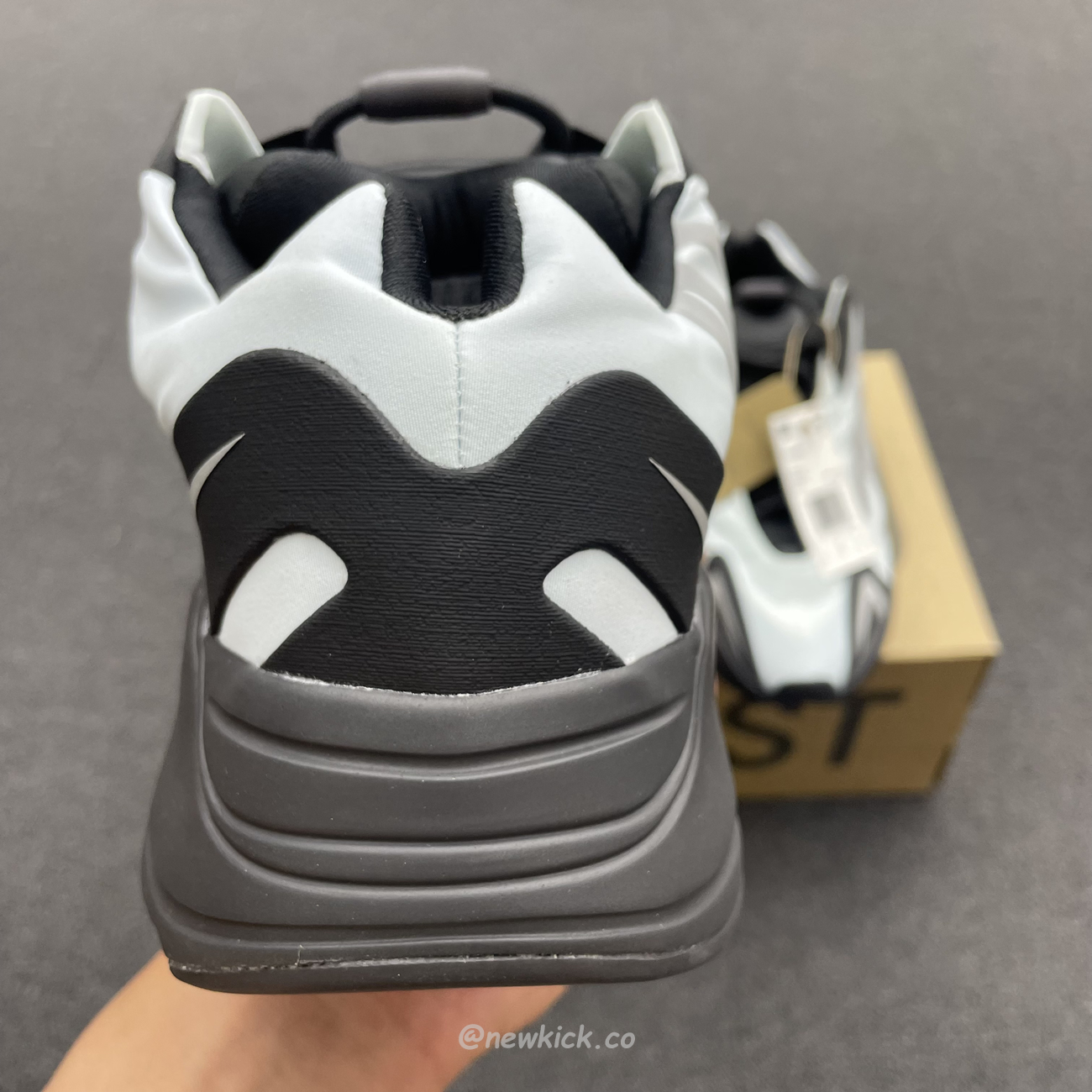 Adidas Yeezy Boost 700 Mnvn Blue Tint Gz0711 (4) - www.newkick.vip Adidas Yeezy Boost 700 Mnvn Blue Tint Gz0711 (4) - www.newkick.vip