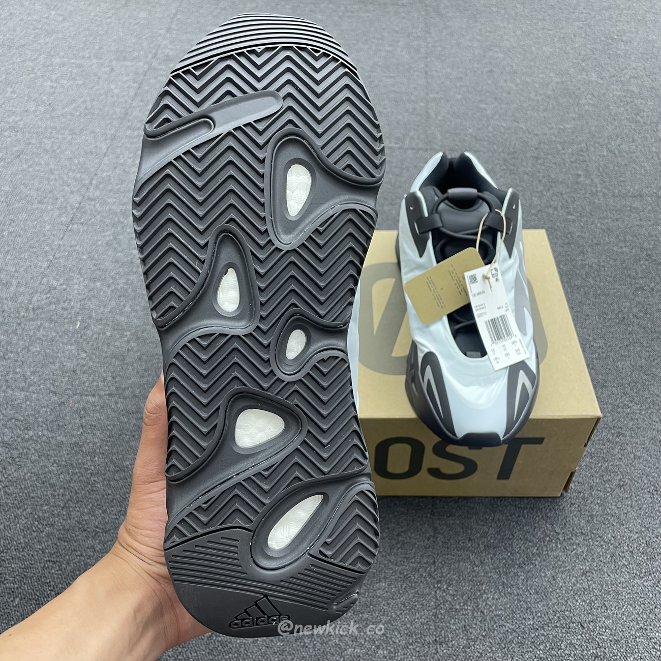 Adidas Yeezy Boost 700 Mnvn Blue Tint Gz0711 (2) - www.newkick.vip