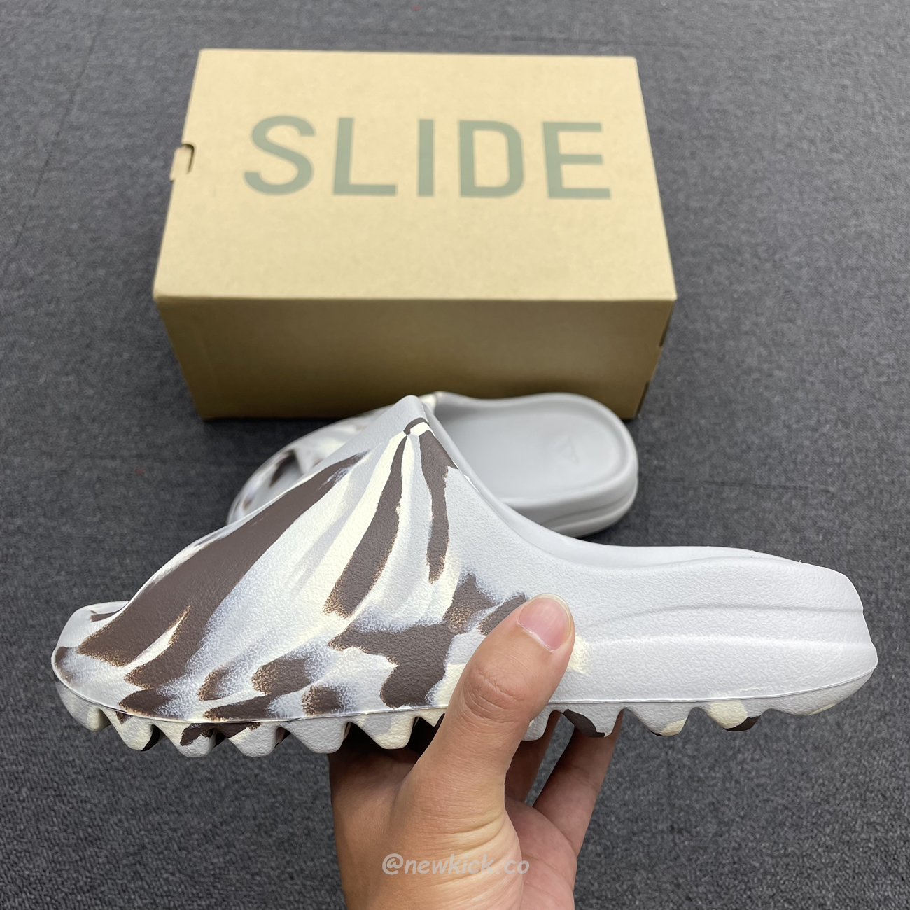 Adidas Yeezy X Kanye West Slide Bone (2) - www.newkick.vip