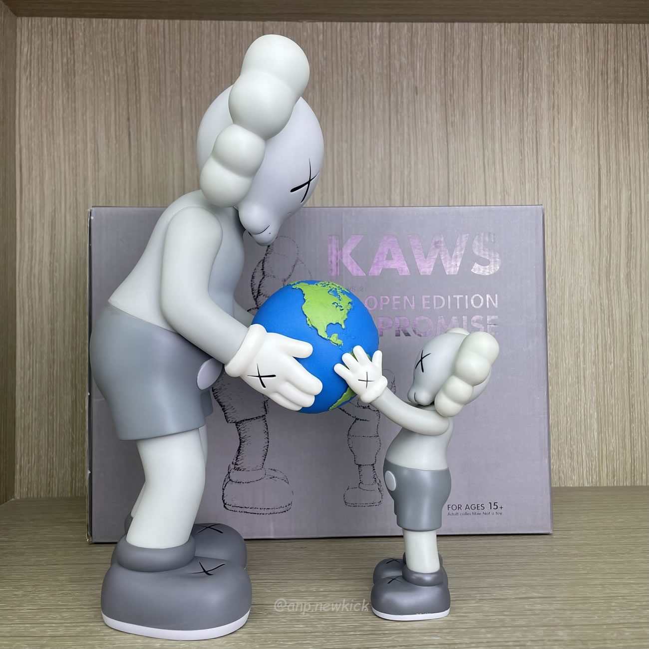 Kaws The Promise Grey Figure (10) - www.newkick.vip Kaws The Promise Grey Figure (10) - www.newkick.vip