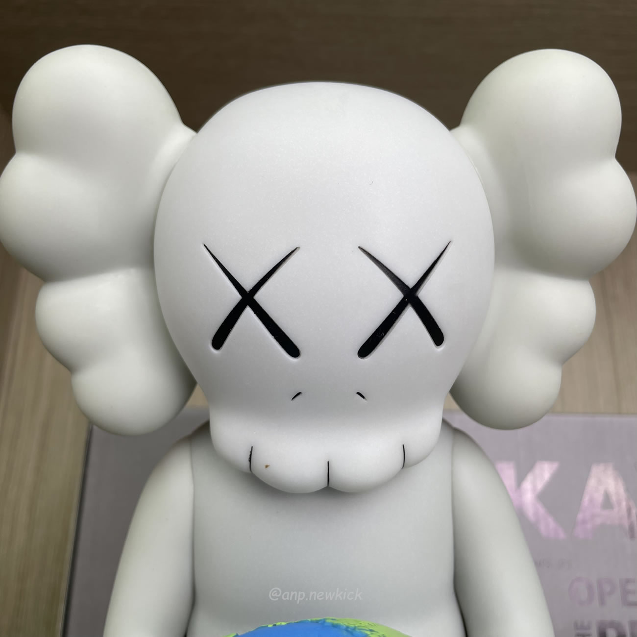 Kaws The Promise Grey Figure (6) - www.newkick.vip Kaws The Promise Grey Figure (6) - www.newkick.vip