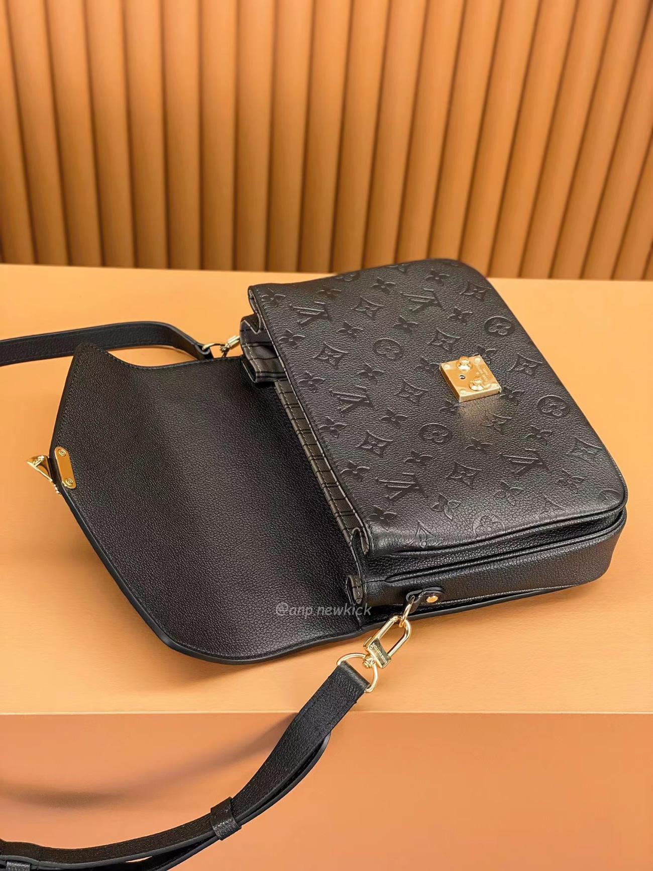 Louis Viitton Pochette Metis Shoulder Bag M41487 (15) - www.newkick.vip Louis Viitton Pochette Metis Shoulder Bag M41487 (15) - www.newkick.vip