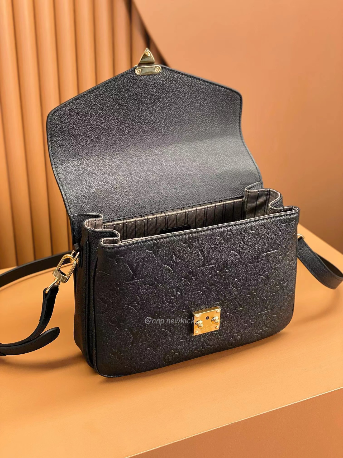 Louis Viitton Pochette Metis Shoulder Bag M41487 (6) - www.newkick.vip Louis Viitton Pochette Metis Shoulder Bag M41487 (6) - www.newkick.vip