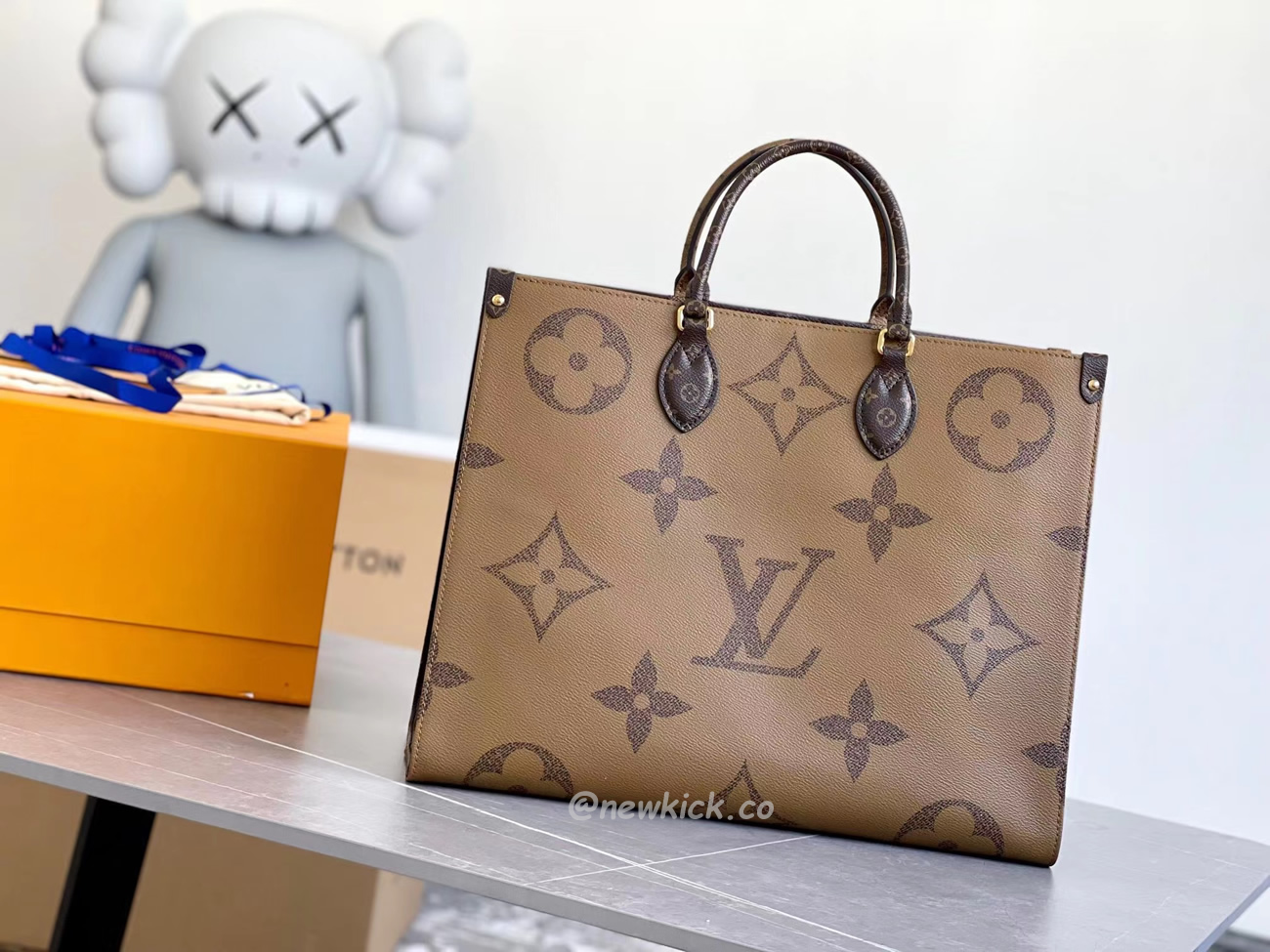 Louis Vuitton Onthego Cloth Tote Brown M45320 (6) - www.newkick.vip