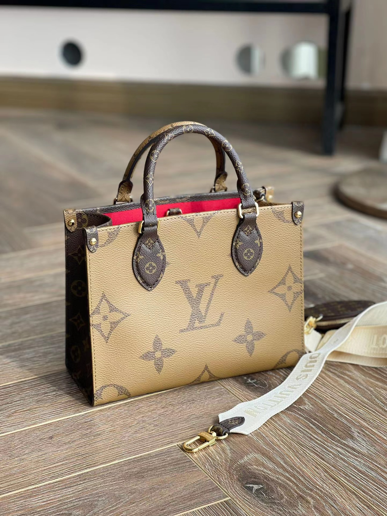 Louis Vuitton Onthego Mm M45321 (12) - www.newkick.vip Louis Vuitton Onthego Mm M45321 (12) - www.newkick.vip
