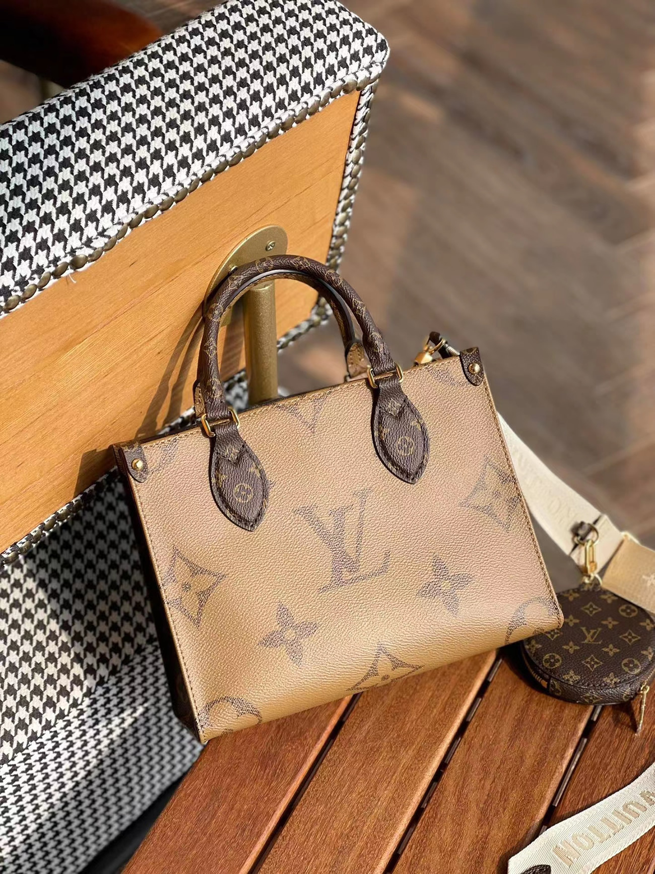 Louis Vuitton Onthego Mm M45321 (16) - www.newkick.vip Louis Vuitton Onthego Mm M45321 (16) - www.newkick.vip