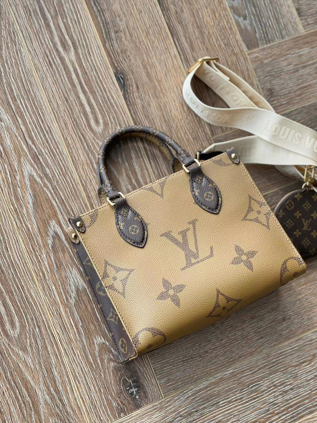 Louis Vuitton Onthego Mm M45321 (6) - www.newkick.vip Louis Vuitton Onthego Mm M45321 (6) - www.newkick.vip