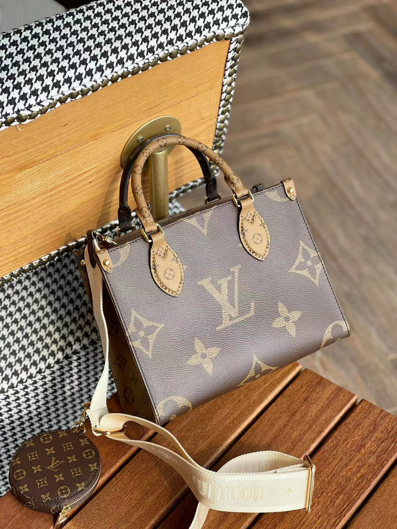 Louis Vuitton Onthego Mm M45321 (8) - www.newkick.vip Louis Vuitton Onthego Mm M45321 (8) - www.newkick.vip