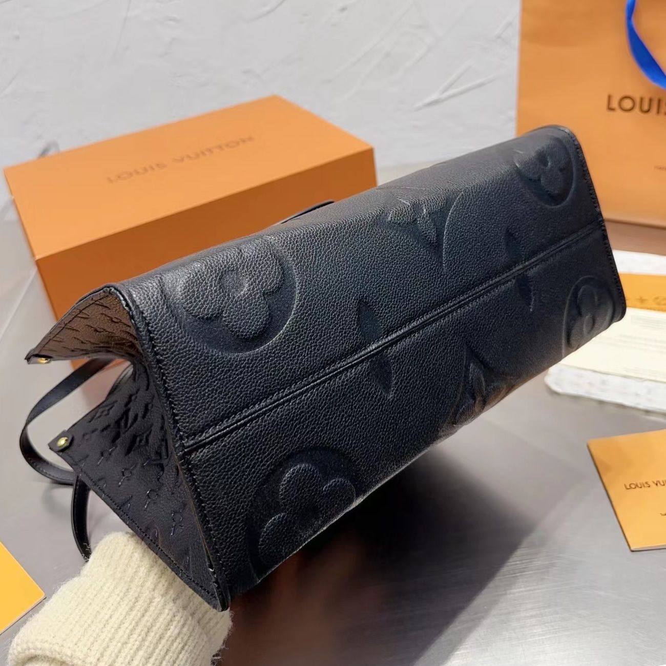 Louis Vuitton Onthego Empreinte M L Black M45595 (39) - www.newkick.vip