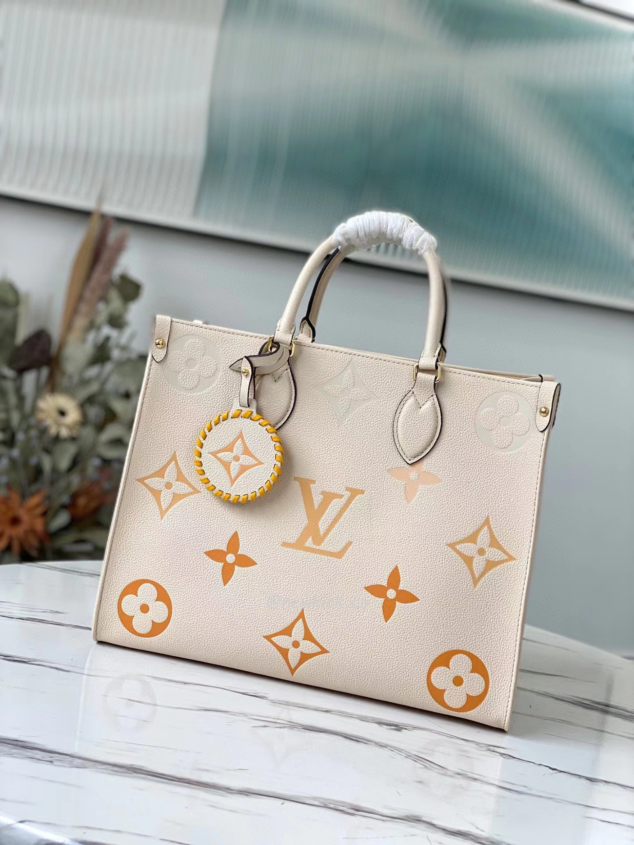 Louis Vuitton Onthego Mm Creamsaffron M45717 (8) - www.newkick.vip Louis Vuitton Onthego Mm Creamsaffron M45717 (8) - www.newkick.vip
