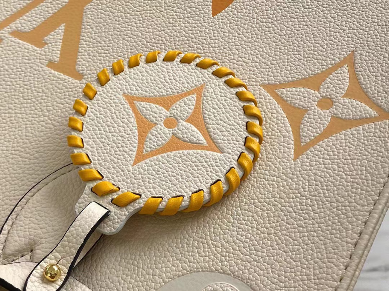 Louis Vuitton Onthego Mm Creamsaffron M45717 (9) - www.newkick.vip Louis Vuitton Onthego Mm Creamsaffron M45717 (9) - www.newkick.vip