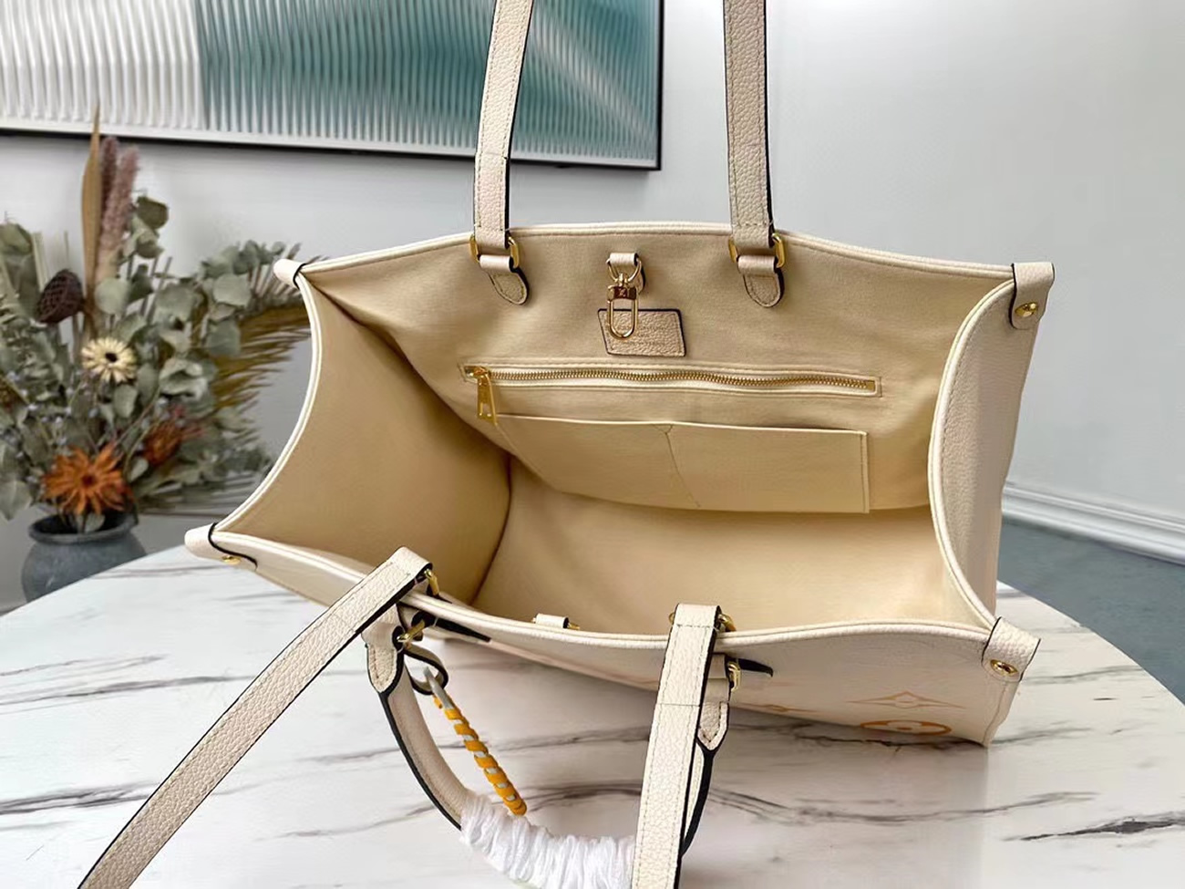 Louis Vuitton Onthego Mm Creamsaffron M45717 (2) - www.newkick.vip