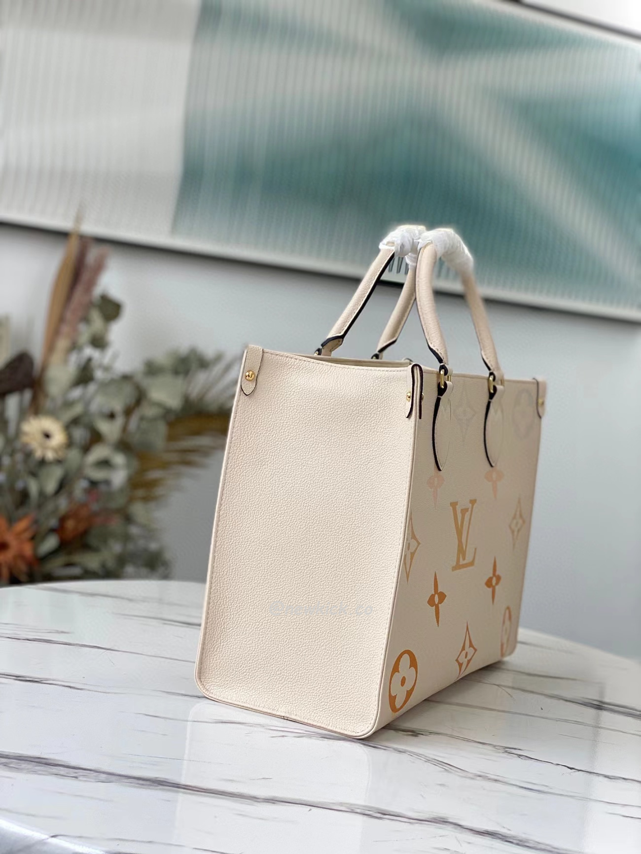 Louis Vuitton Onthego Mm Creamsaffron M45717 (4) - www.newkick.vip