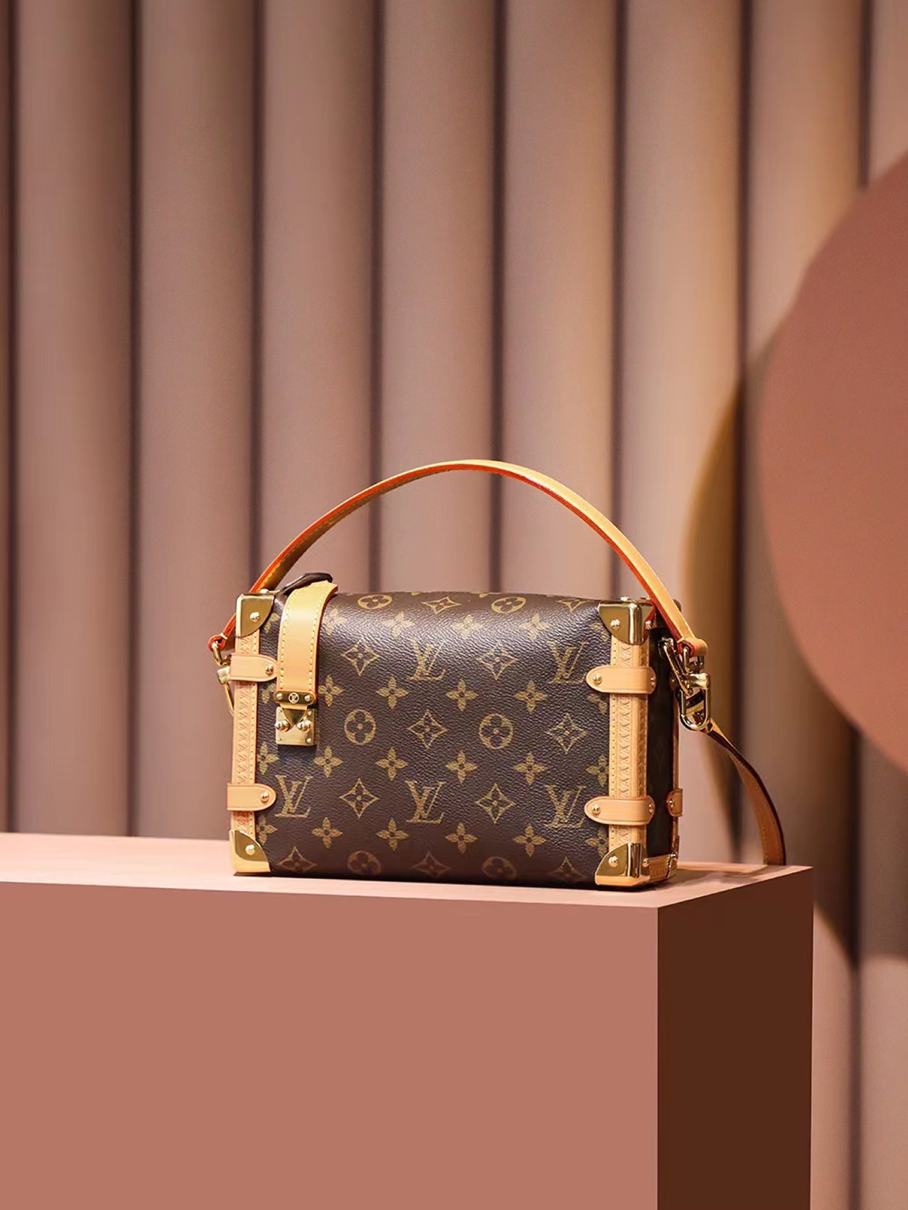 Louis Vuitton Side Trunk M46358 (12) - www.newkick.vip Louis Vuitton Side Trunk M46358 (12) - www.newkick.vip