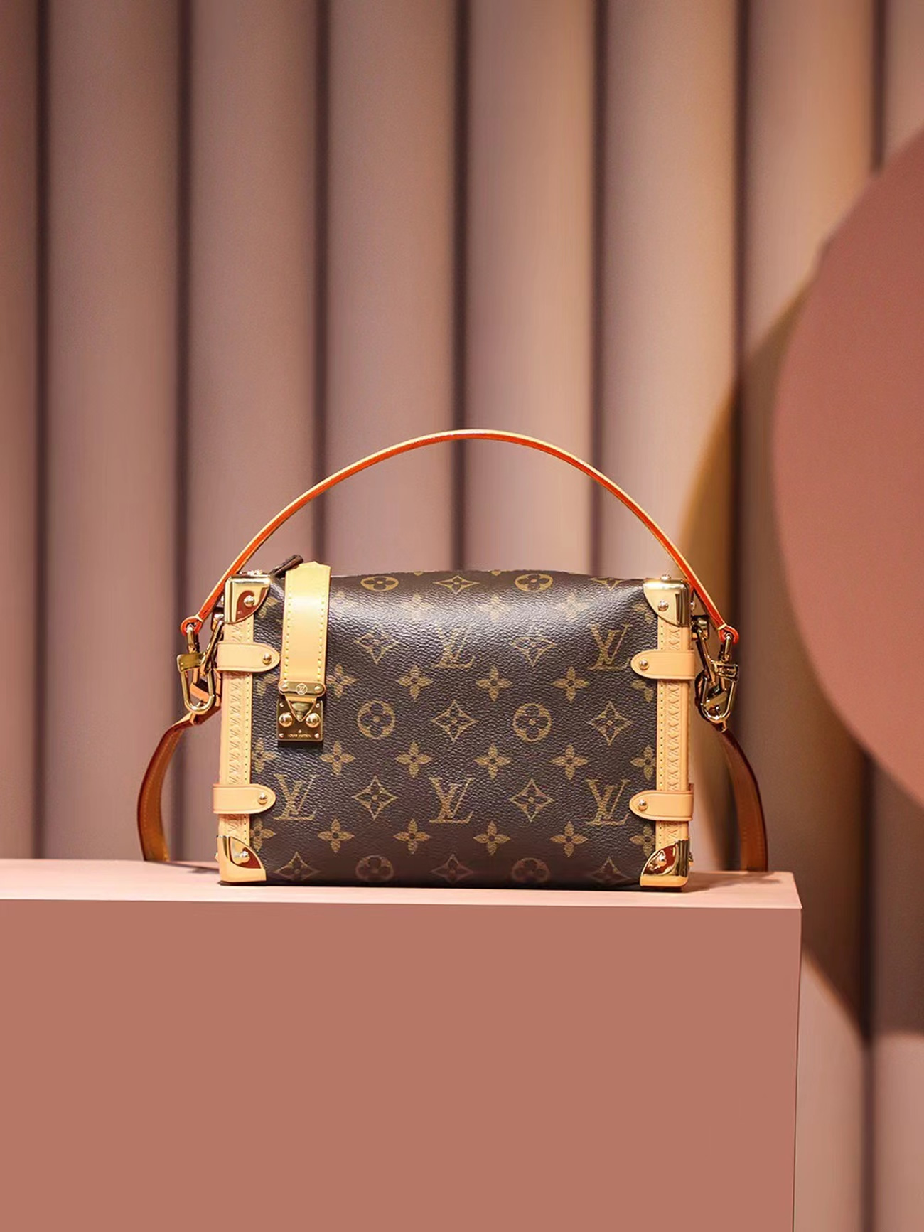 Louis Vuitton Side Trunk M46358 (14) - www.newkick.vip Louis Vuitton Side Trunk M46358 (14) - www.newkick.vip