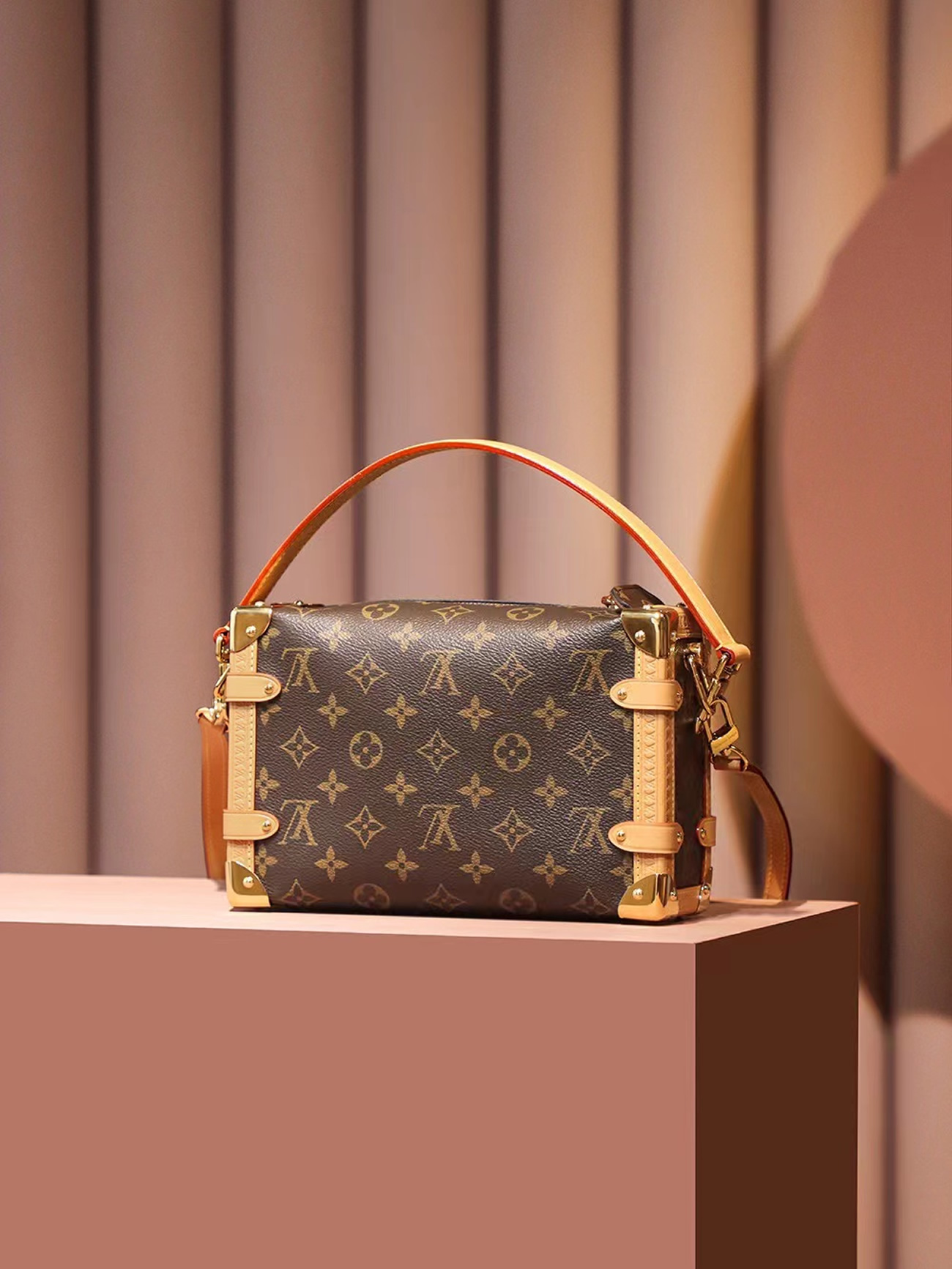 Louis Vuitton Side Trunk M46358 (7) - www.newkick.vip Louis Vuitton Side Trunk M46358 (7) - www.newkick.vip