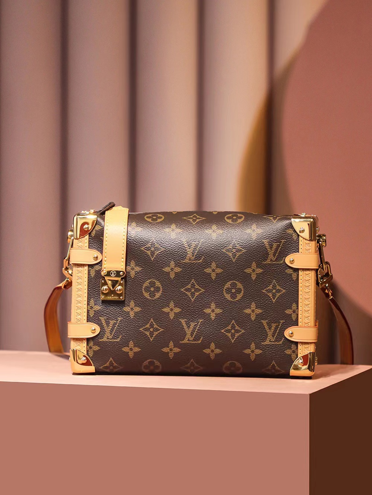 Louis Vuitton Side Trunk M46358 (8) - www.newkick.vip Louis Vuitton Side Trunk M46358 (8) - www.newkick.vip